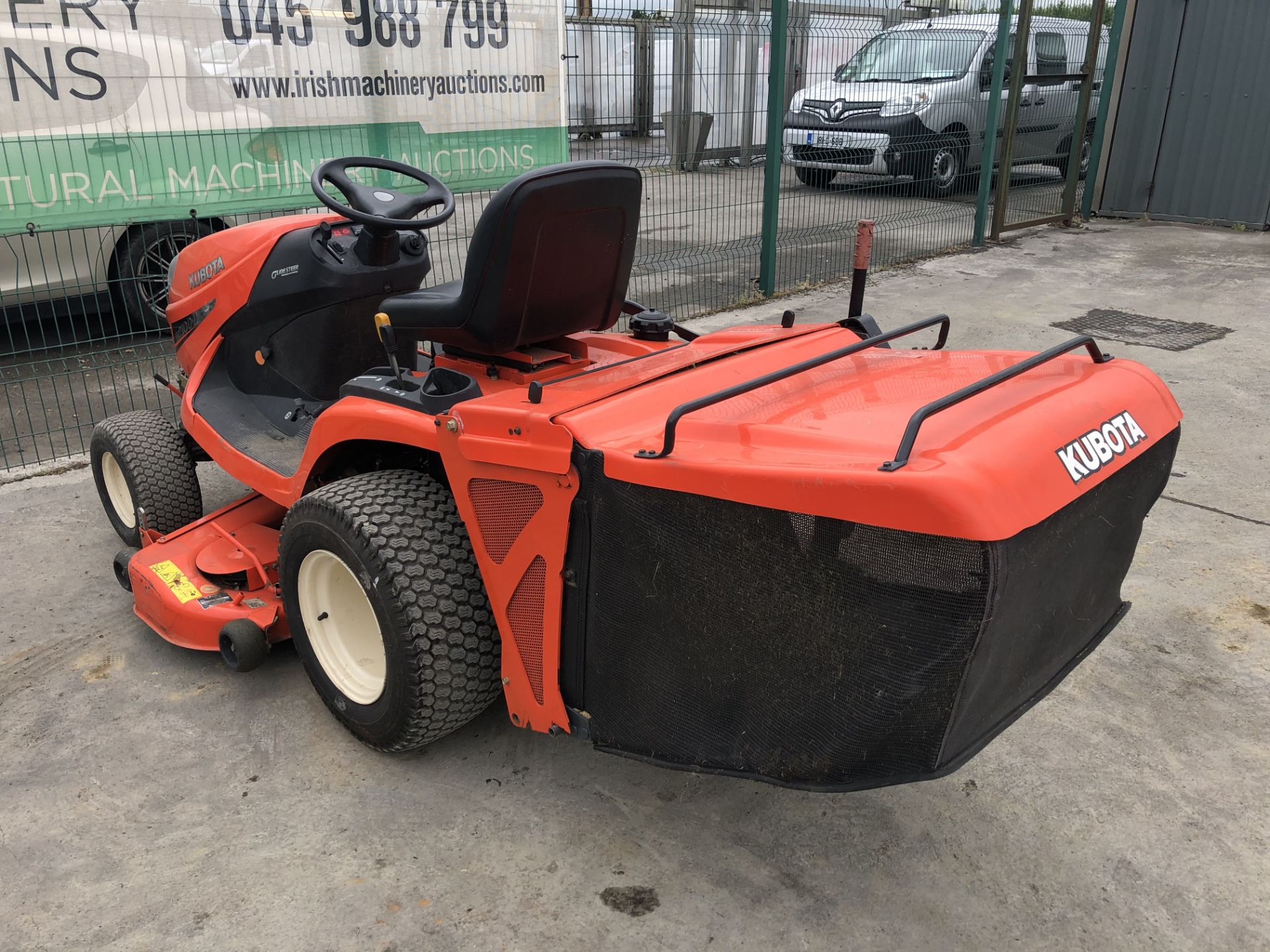 PL-14679 2006 Kubota GR2100 EC2 Diesel Ride on Lawn Mower - Image 7 of 25