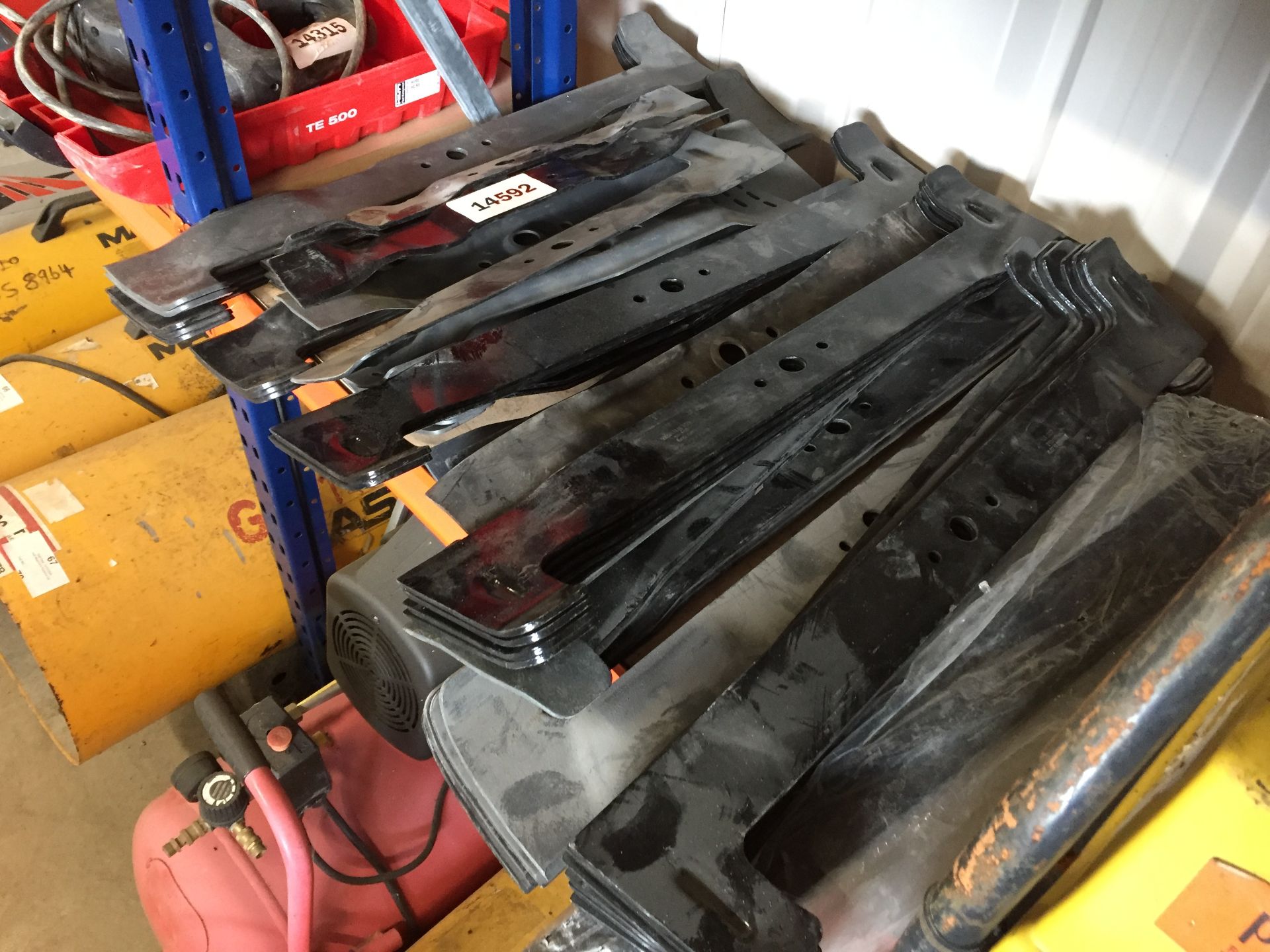 PL-14592 UNRESERVED Box Of New/Unused Lawnmower Blades - Image 3 of 5