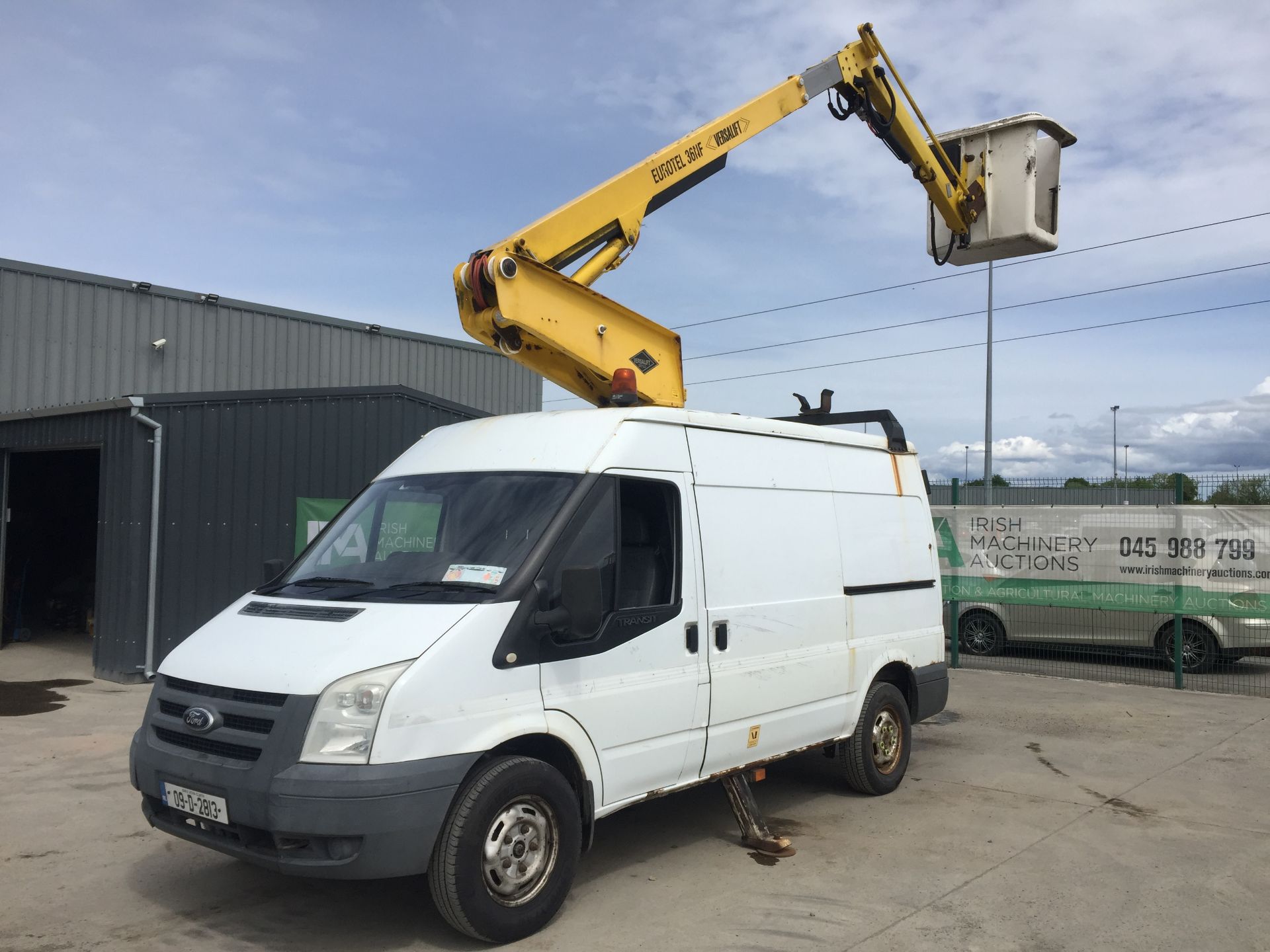 09D2813 Ford Transit Cherry Picker Hoist Van 2 Dr Unit Diesel - 306,050 km - 2008 Versalift ET36NF C