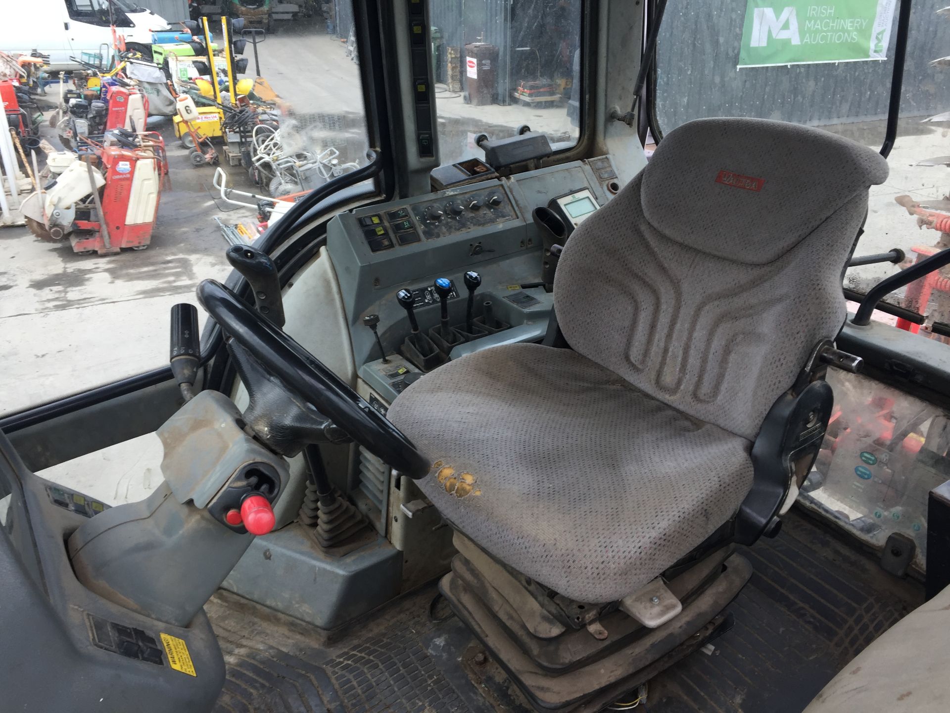 02OY1379 2002 Valtra 8150 HiTech 4WD Tractor - Image 19 of 22