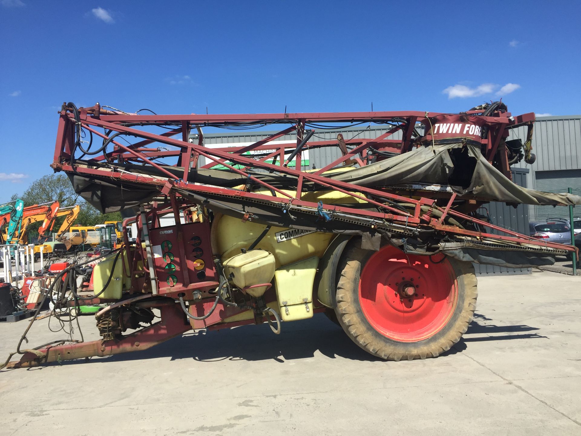 PL-12943 2002 Hardi Commander 4200 Trailed Sprayer - Image 2 of 16