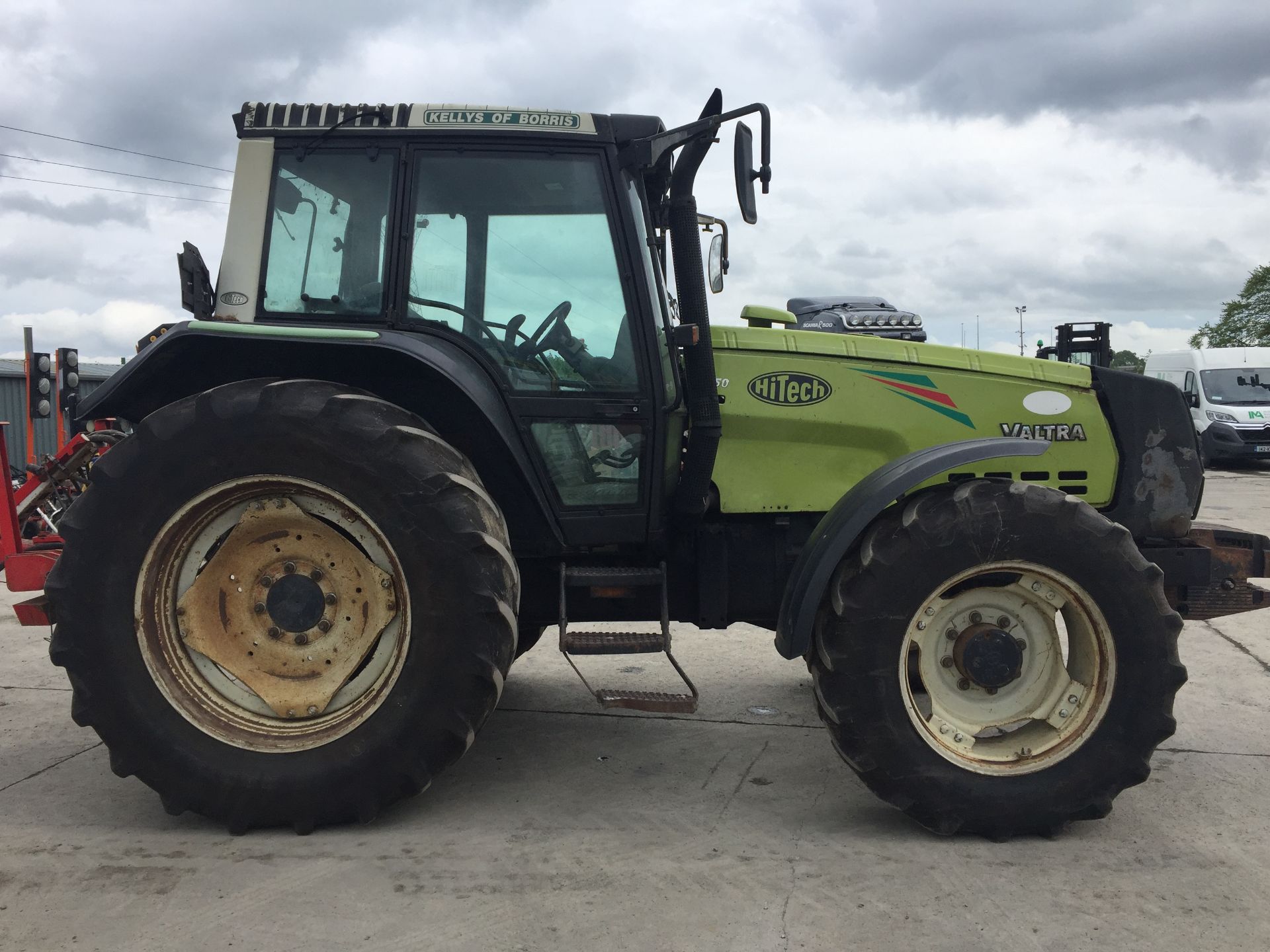 02OY1379 2002 Valtra 8150 HiTech 4WD Tractor - Image 5 of 22