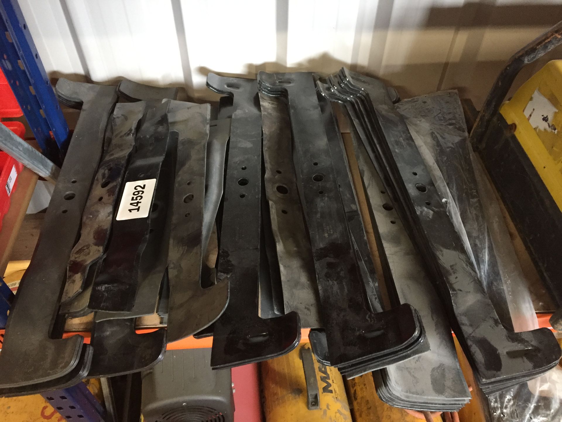 PL-14592 UNRESERVED Box Of New/Unused Lawnmower Blades - Image 4 of 5