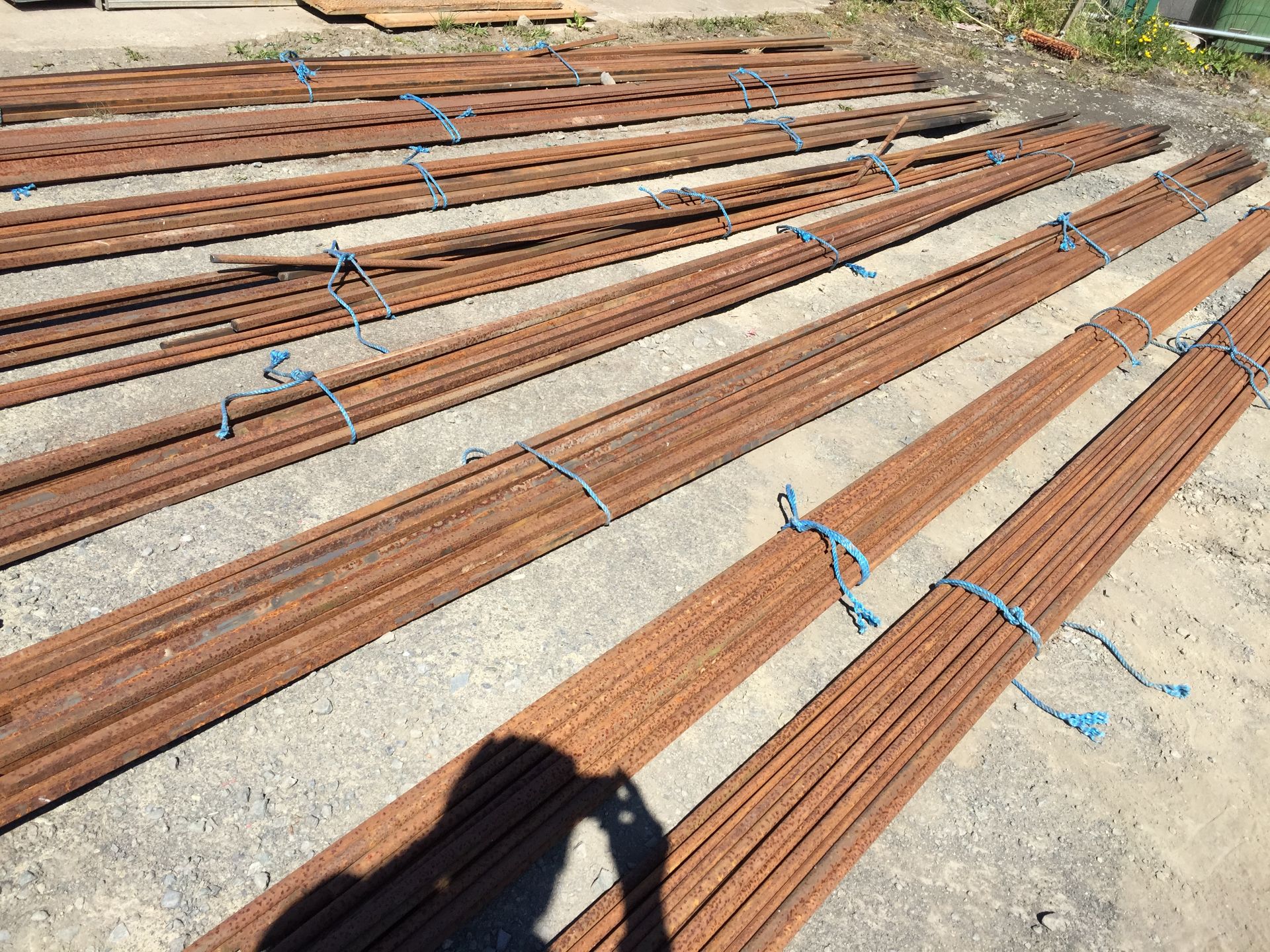 PL-14542 Quantity of Approx 20ft Lenghts of Metal Round Rods
