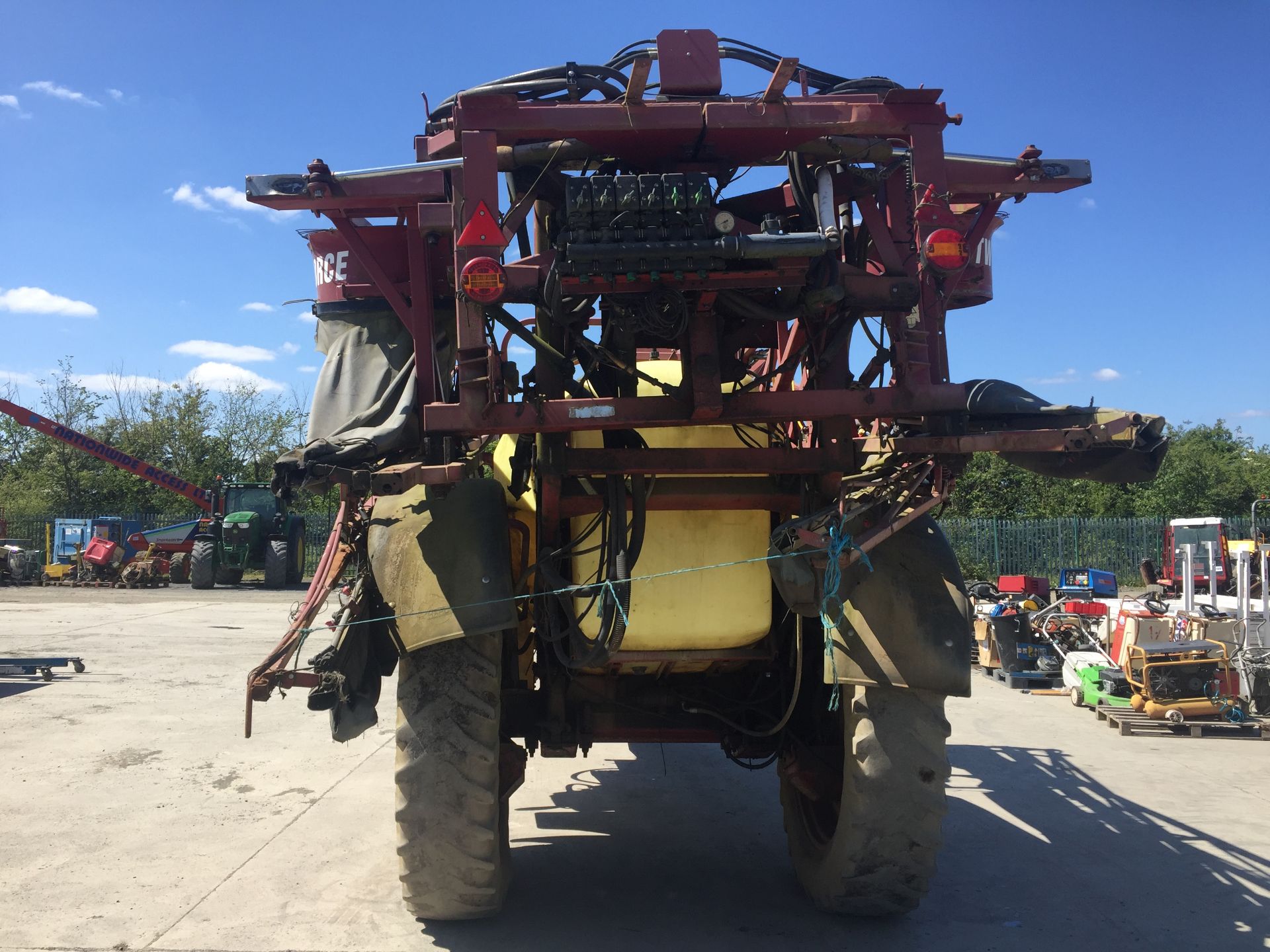 PL-12943 2002 Hardi Commander 4200 Trailed Sprayer - Image 4 of 16