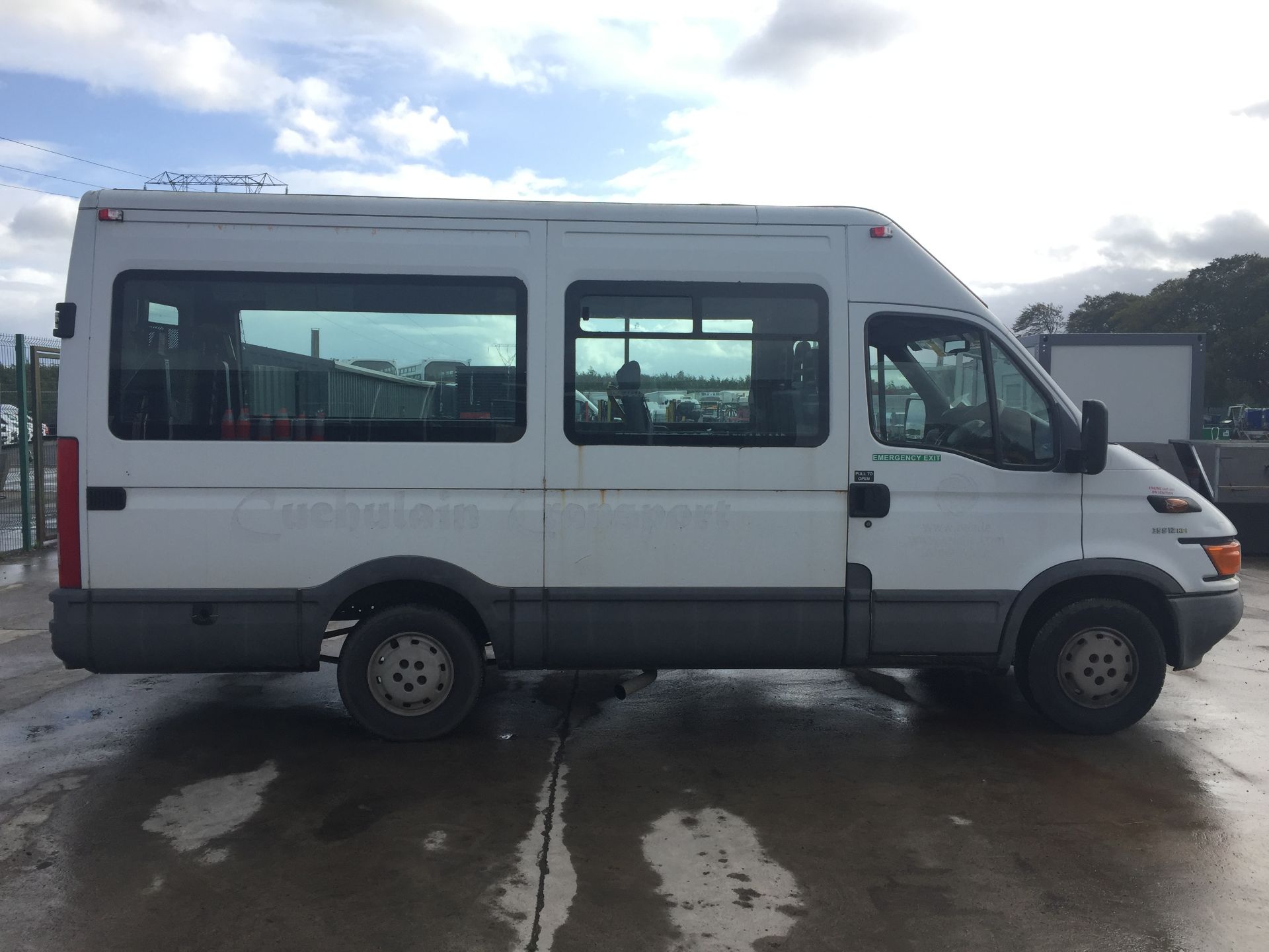 04KE2045 Iveco 35S12 Wheelchair Bus 4 Dr Bus Diesel - Image 5 of 17