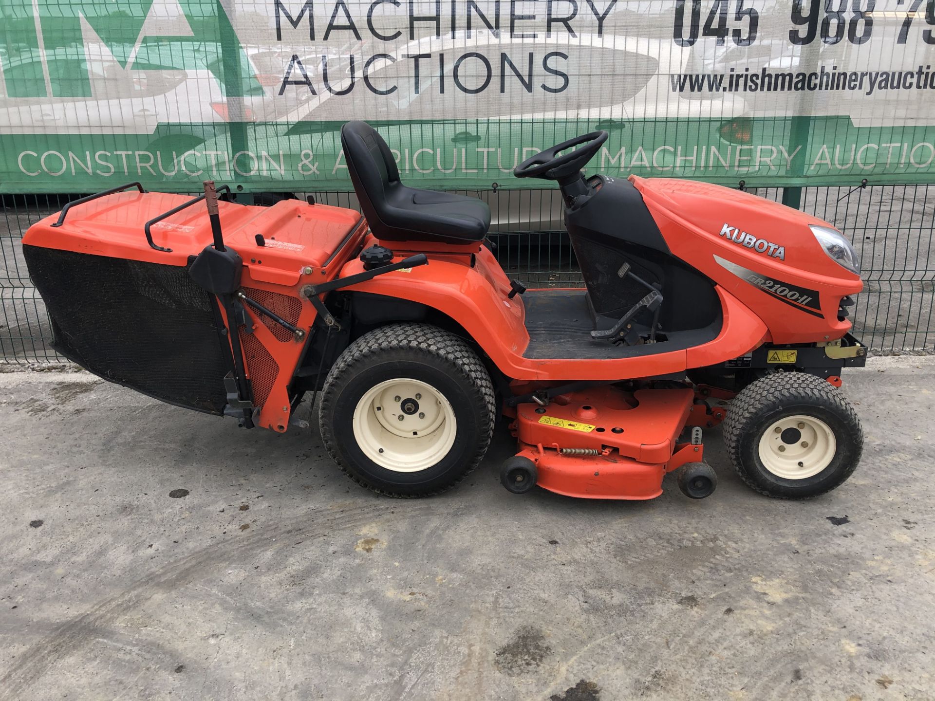 PL-14679 2006 Kubota GR2100 EC2 Diesel Ride on Lawn Mower - Image 5 of 25