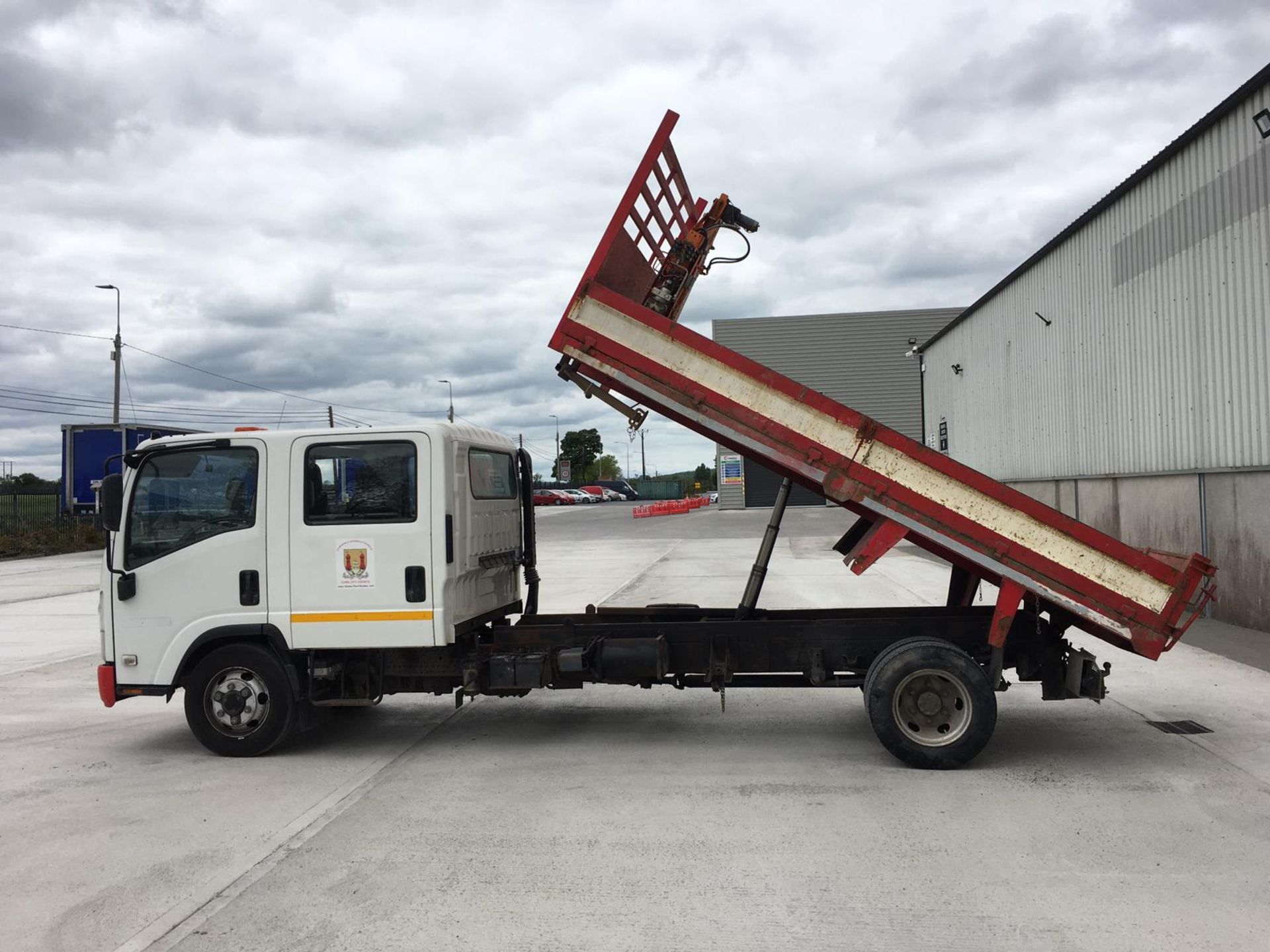 141KK600 UNRESERVED 2014 Isuzu NPR 85 7.5T Dropside Tipper - Image 2 of 14