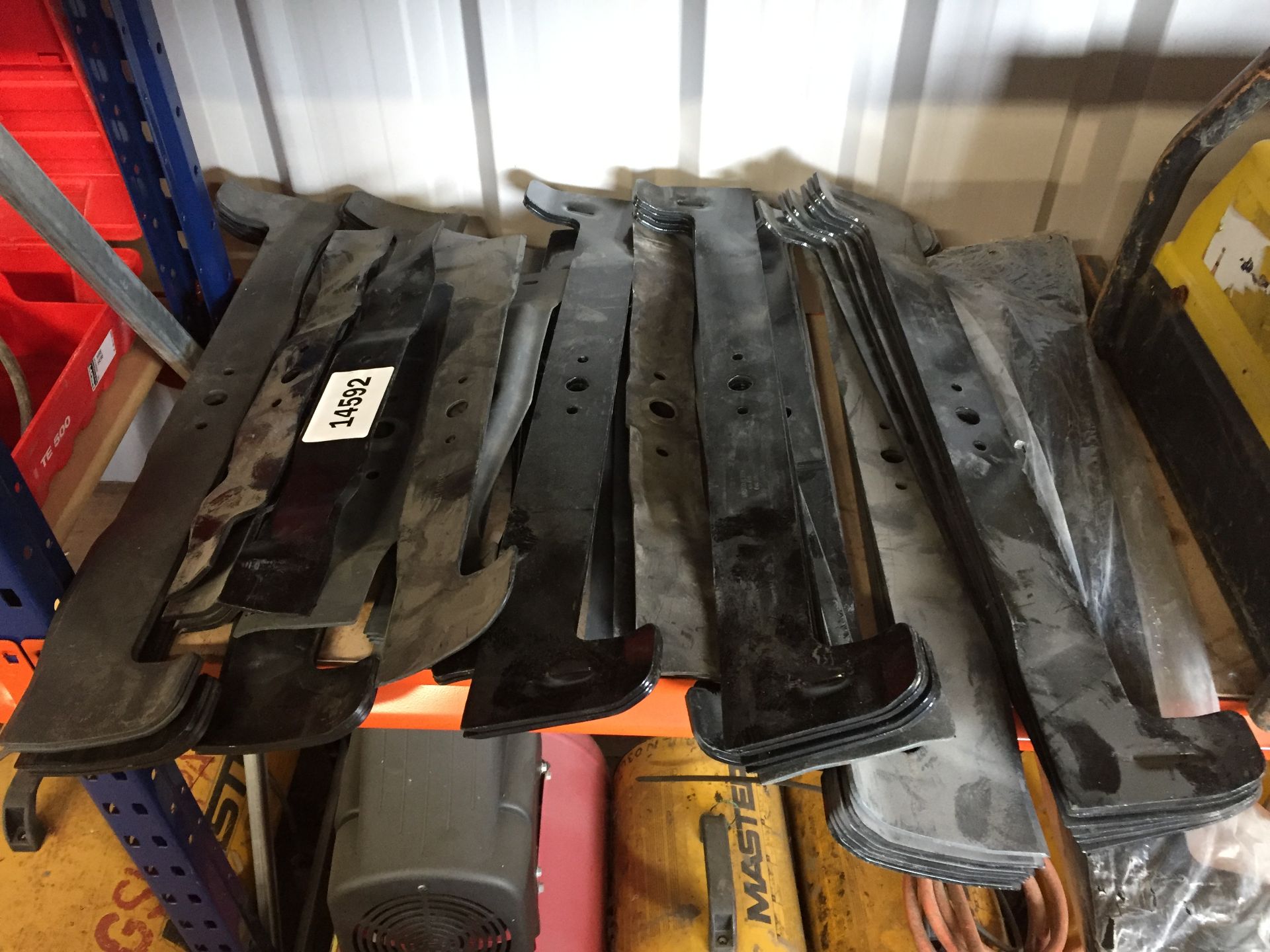 PL-14592 UNRESERVED Box Of New/Unused Lawnmower Blades - Image 2 of 5