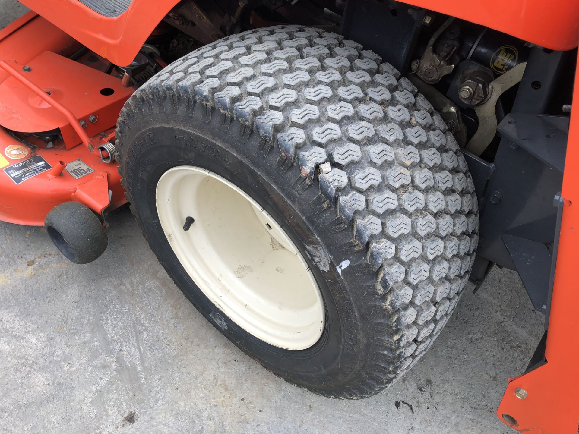 PL-14679 2006 Kubota GR2100 EC2 Diesel Ride on Lawn Mower - Image 11 of 25