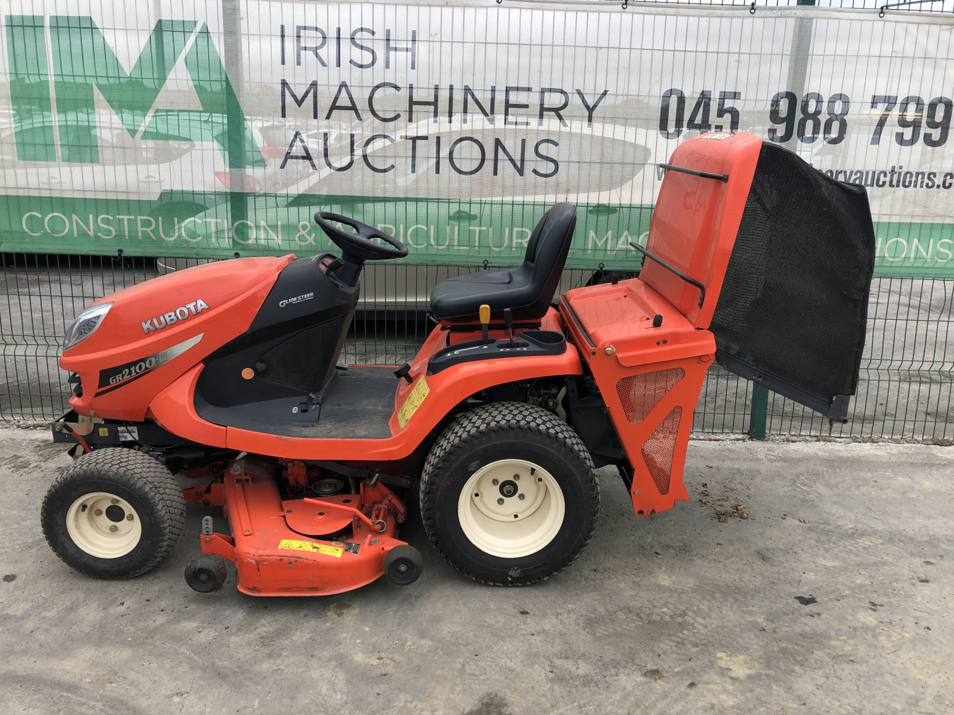 PL-14679 2006 Kubota GR2100 EC2 Diesel Ride on Lawn Mower - Image 4 of 25