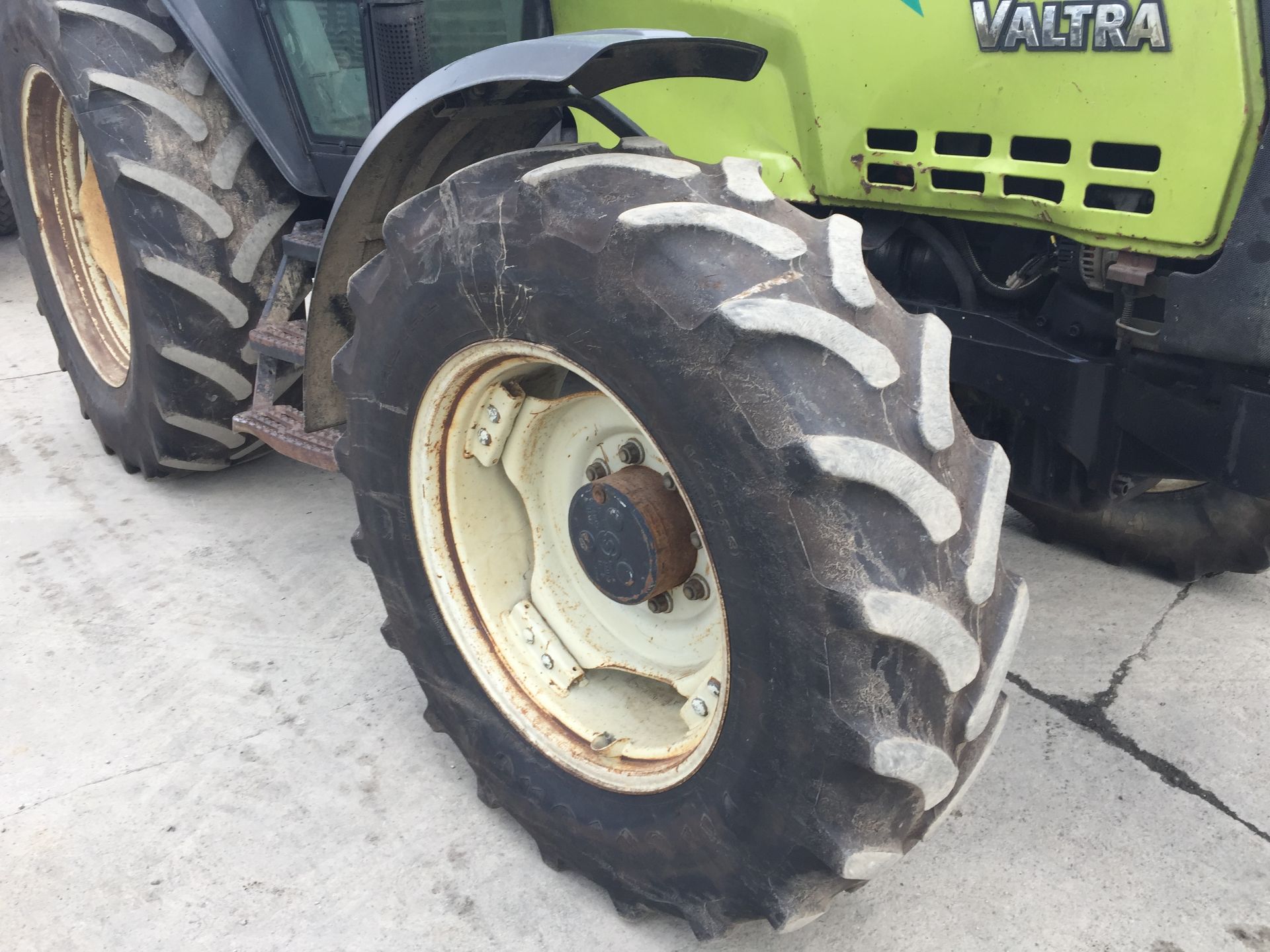 02OY1379 2002 Valtra 8150 HiTech 4WD Tractor - Image 15 of 22