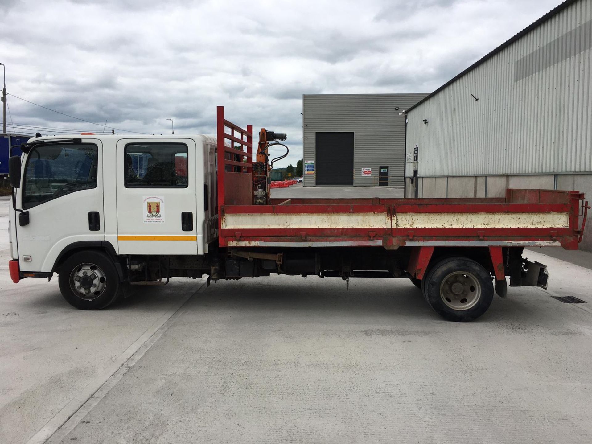 141KK600 UNRESERVED 2014 Isuzu NPR 85 7.5T Dropside Tipper - Image 4 of 14