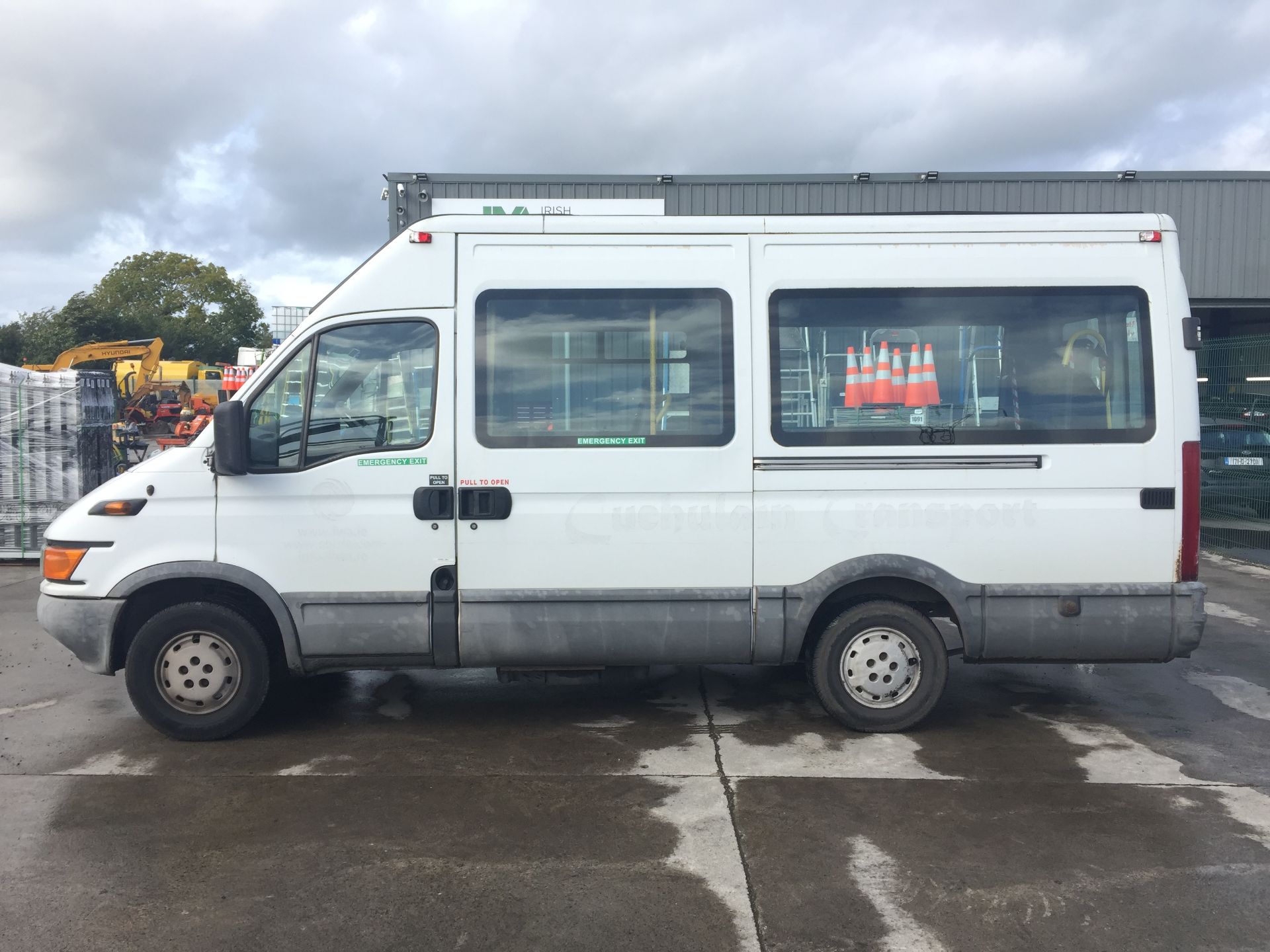 04KE2045 Iveco 35S12 Wheelchair Bus 4 Dr Bus Diesel - Image 2 of 17