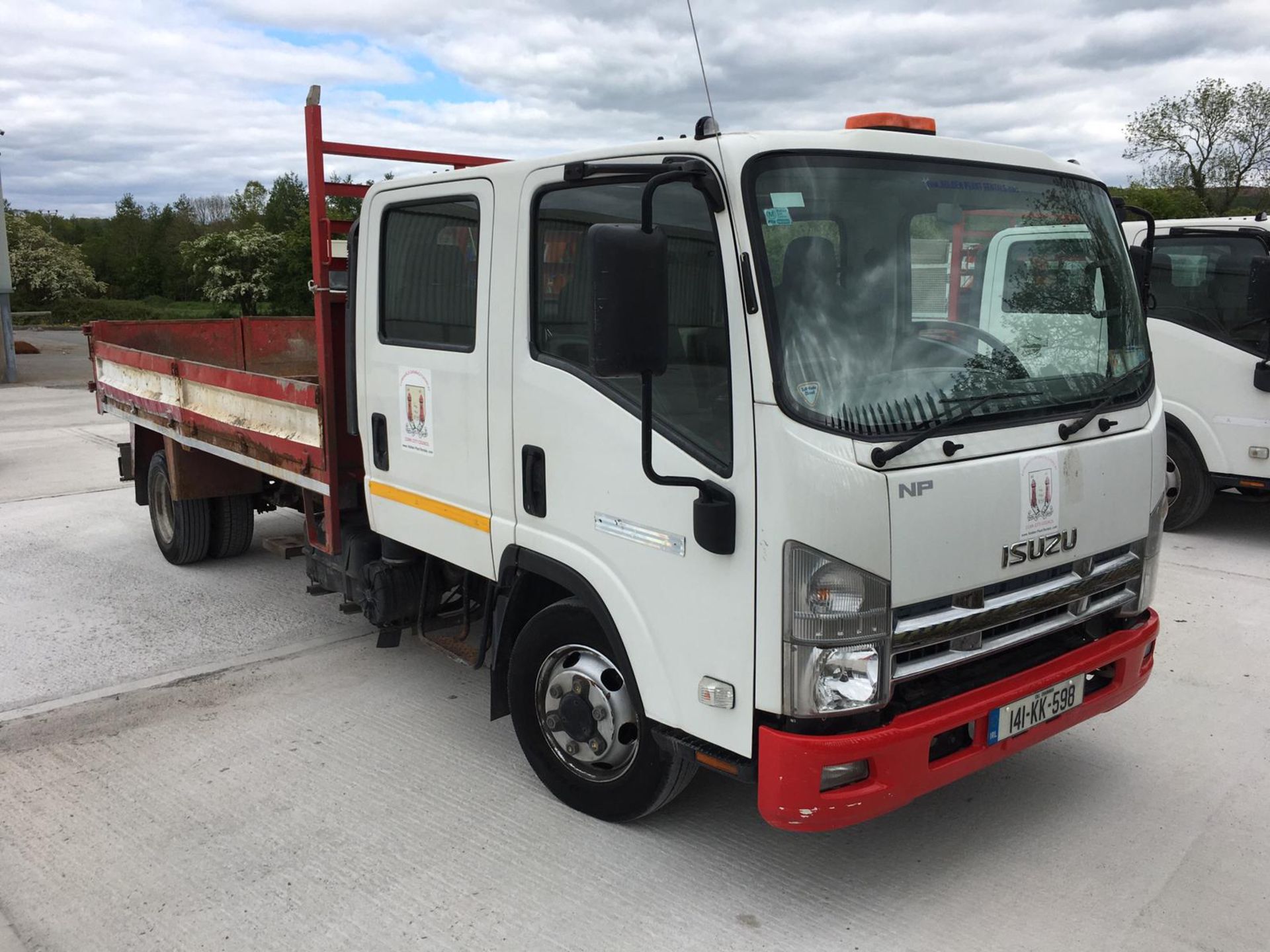 141KK598 UNRESERVED 2014 Isuzu NPR 85 7.5T Tipper - Image 2 of 5