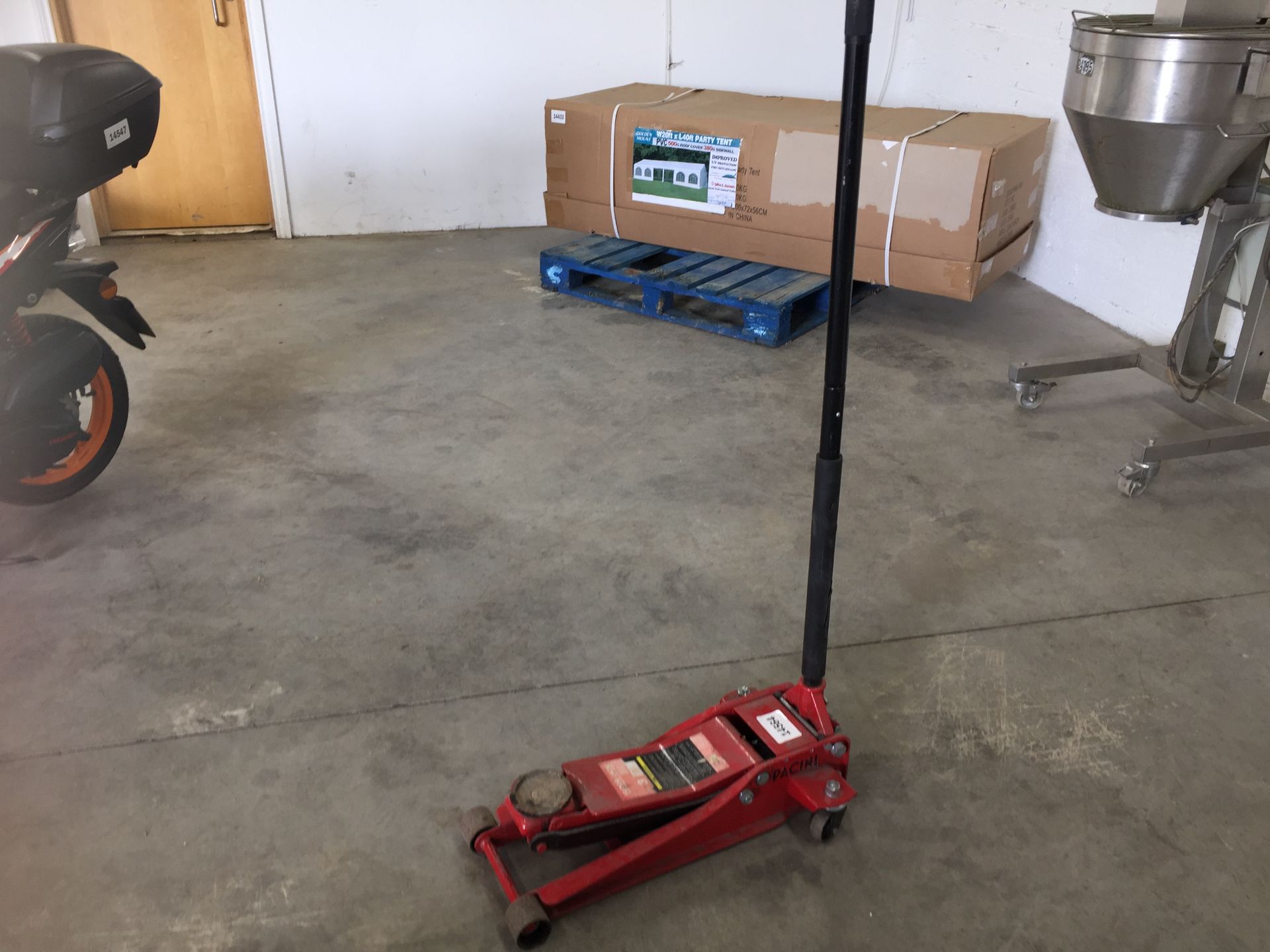 PL-14564 Pacini 3T Hydraulic Low Profile Floor Jack - Image 2 of 4