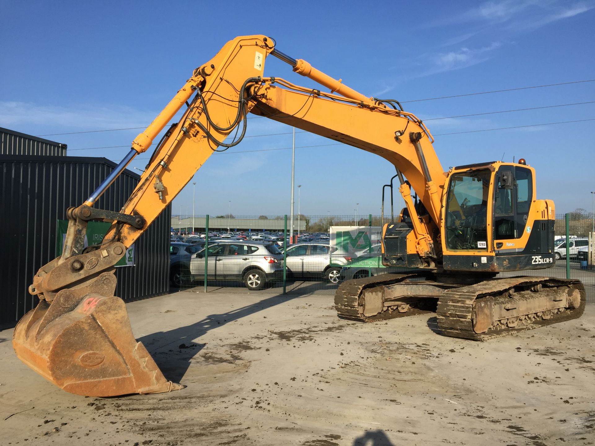 PL-14029 2014 Hyundai Robex 235LCR-9 24T Zero Tail Swing Excavator - Image 2 of 32