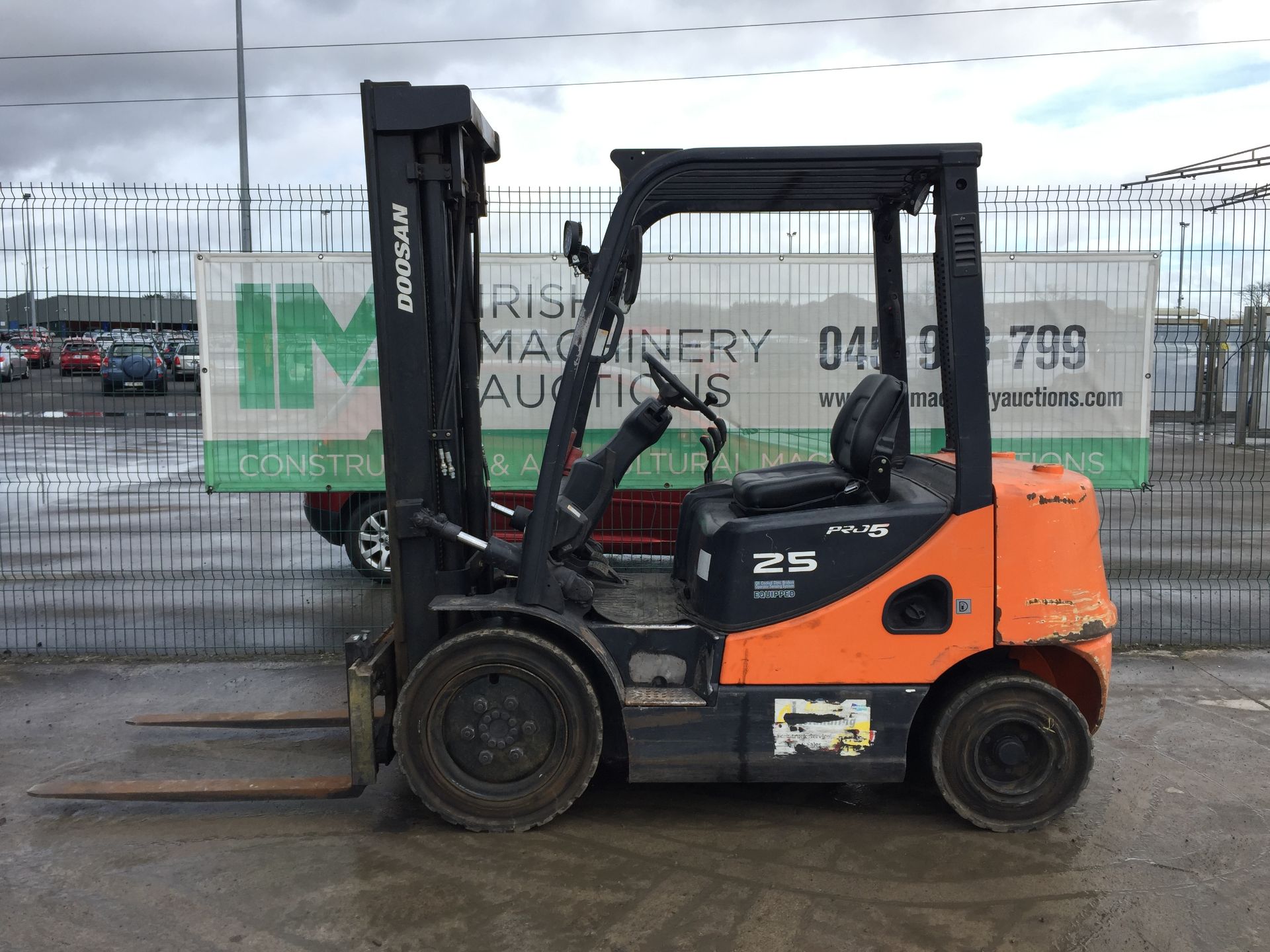 PL-14246 2011 Doosan D25S-5 2 Stage Diesel Forklift - Image 4 of 15