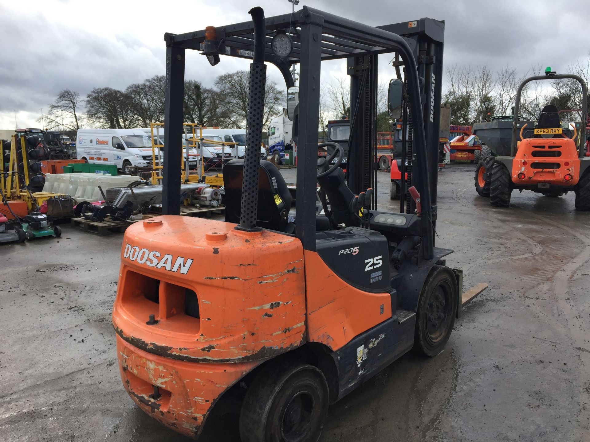 PL-14246 2011 Doosan D25S-5 2 Stage Diesel Forklift - Image 9 of 15