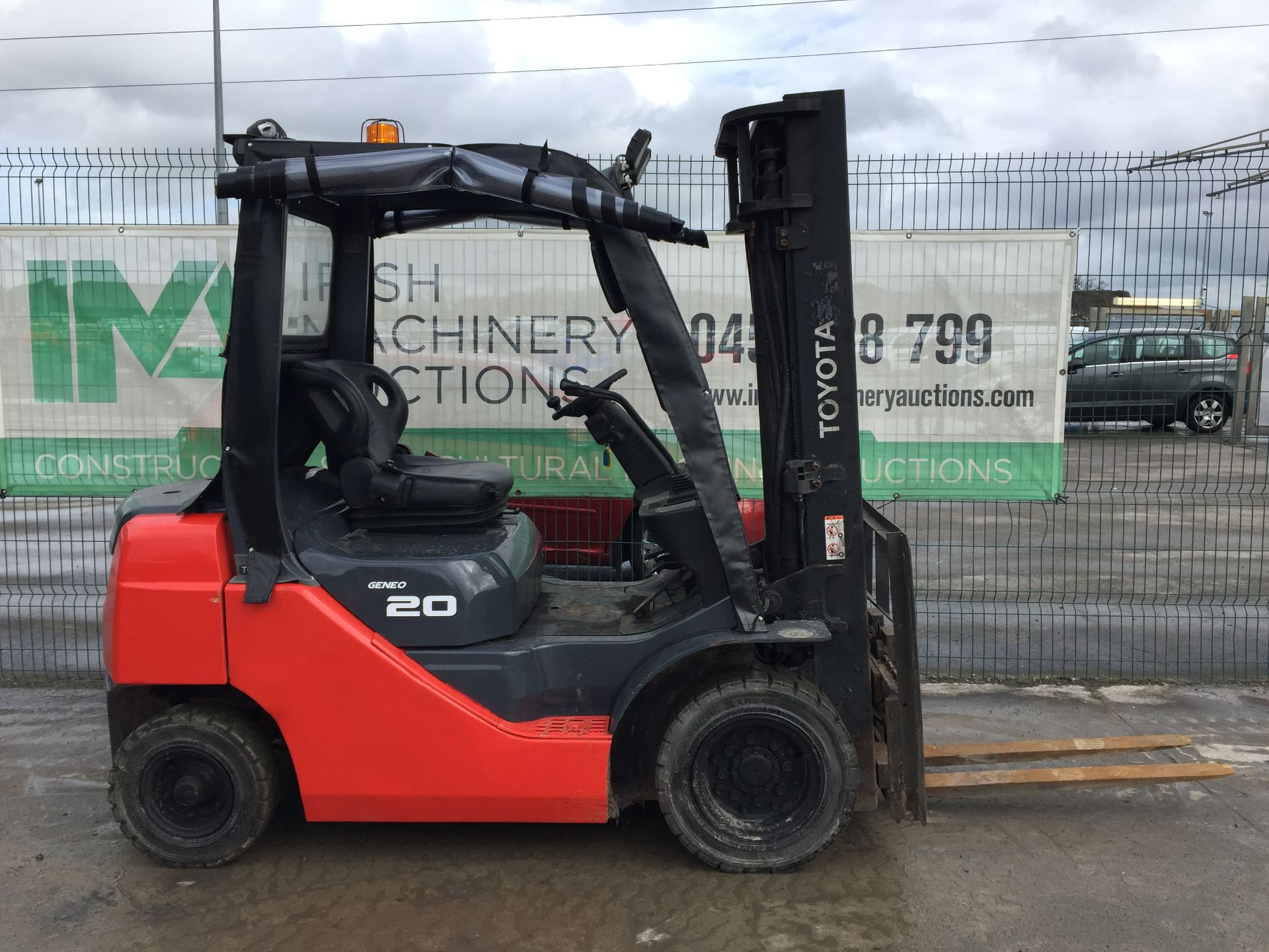 PL-14248 2014 Toyota Geneo 52-8FD20 2 Stage 2T Diesel Forklift - Image 5 of 15