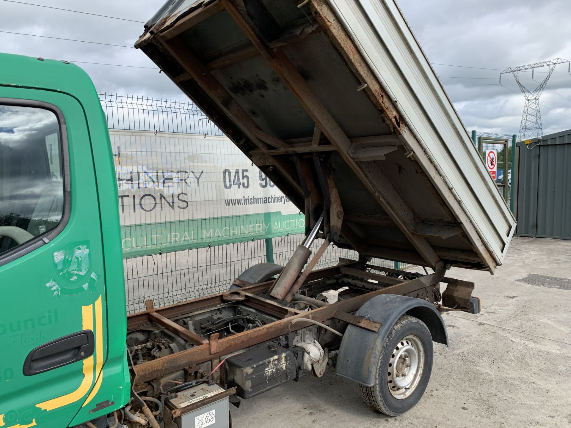 05OY1592 UNRESERVED 2005 Toyota Dyna 100SC 3.5T Dropside Tipper - Image 13 of 31