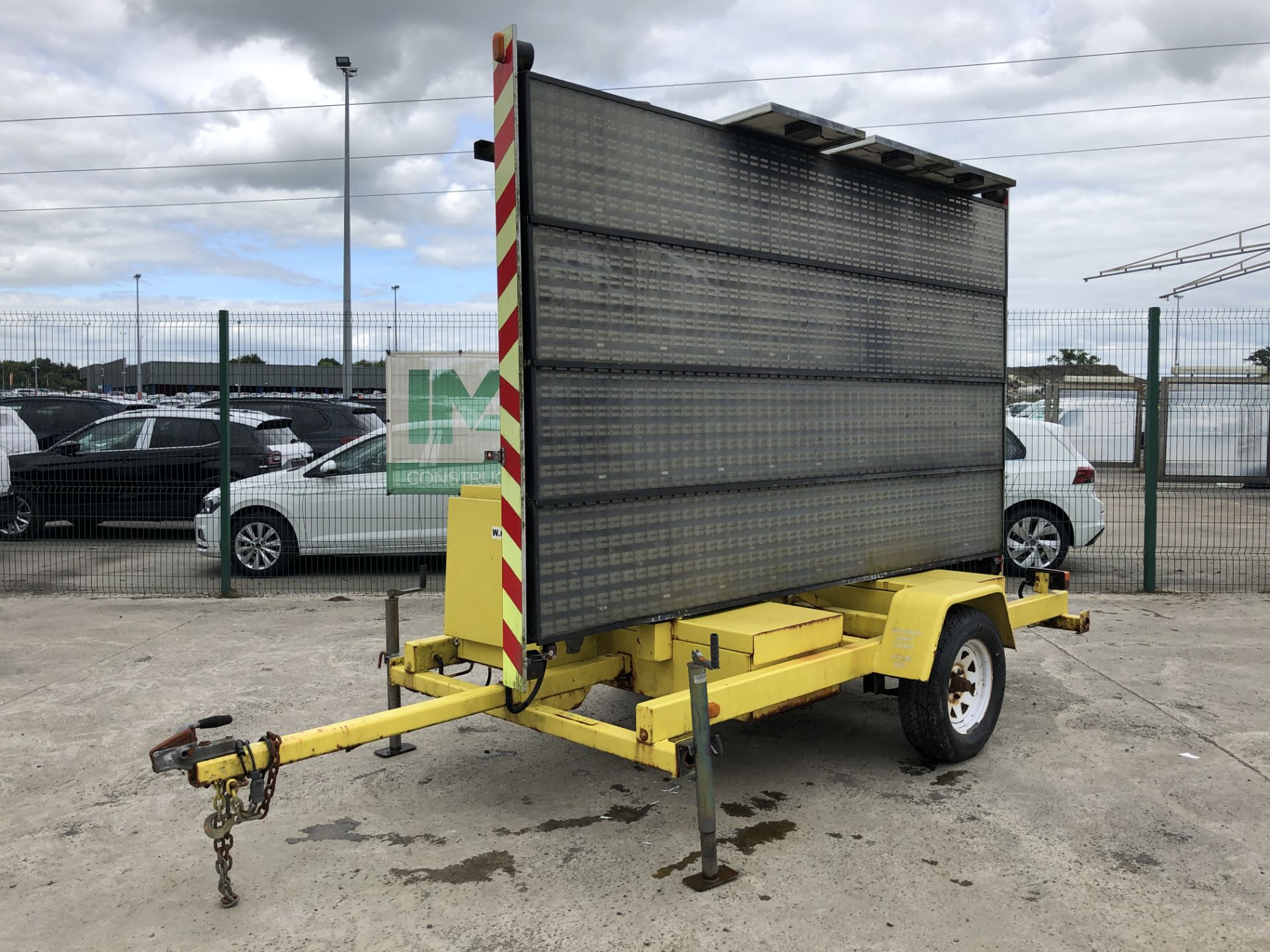 PL-15134 UNRESERVED AM SIG Single Axle Fast Tow VMS Board