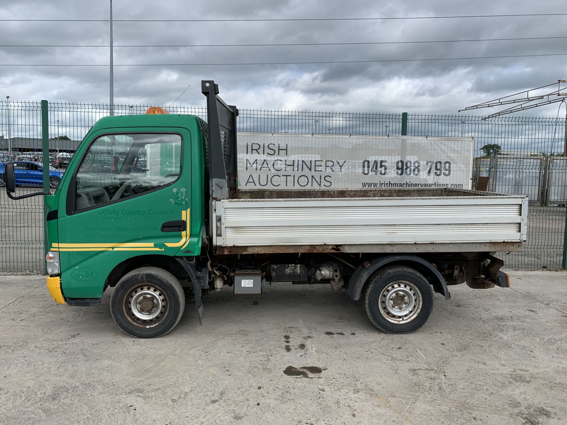 05OY1592 UNRESERVED 2005 Toyota Dyna 100SC 3.5T Dropside Tipper - Image 9 of 31