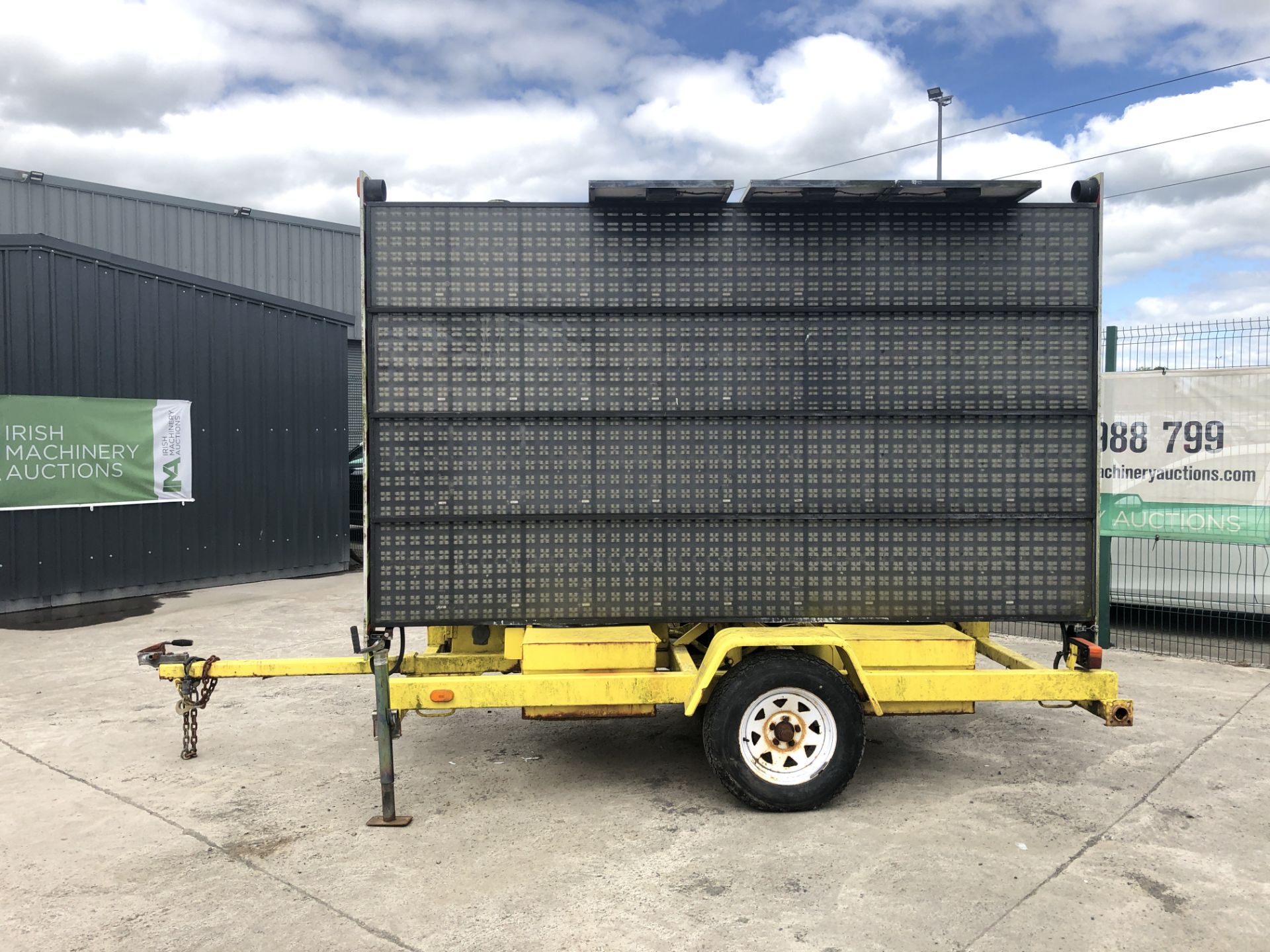 PL-15135 UNRESERVED AM SIG Single Axle Fast Tow VMS Board - Image 2 of 37