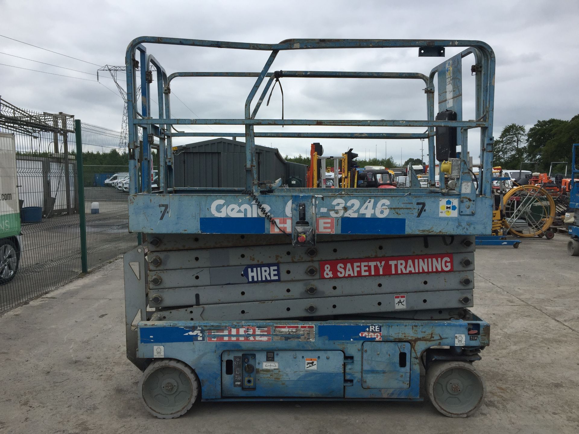 PL-15122 2006 Genie GS3246 Electric Scissors Lift - Image 7 of 20