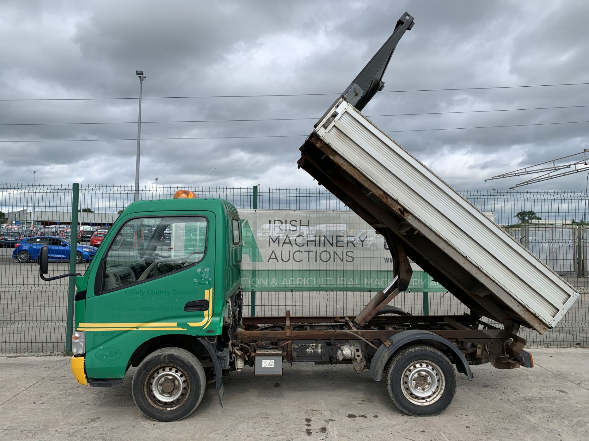 05OY1592 UNRESERVED 2005 Toyota Dyna 100SC 3.5T Dropside Tipper - Image 12 of 31