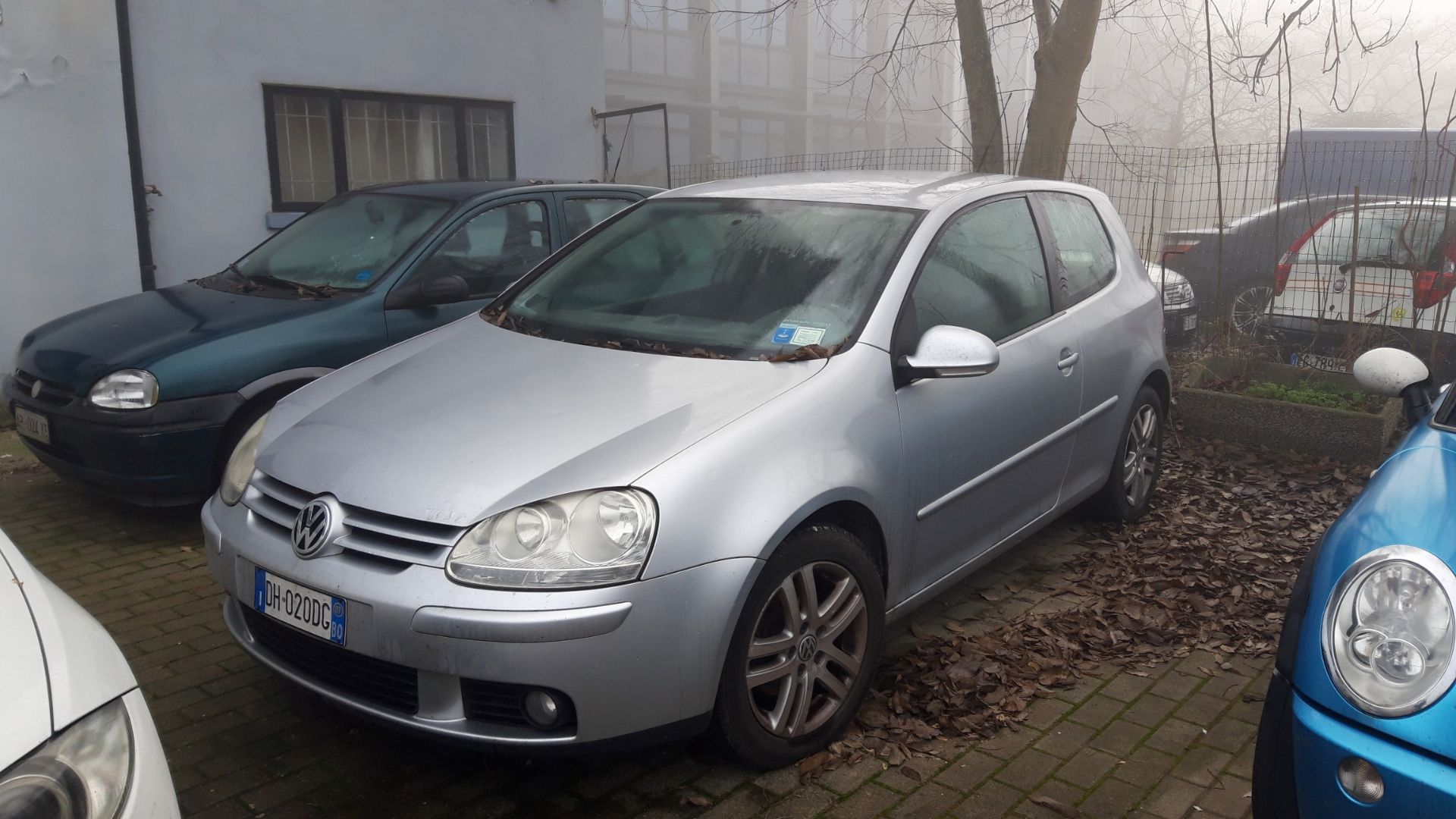 N. 2 (ES. N° 1221/19 IVG N° 5.693) AUTOVETTURA GOLF TG. DH 020 DG, ANNO IMM.2007, BENZINA E GAS