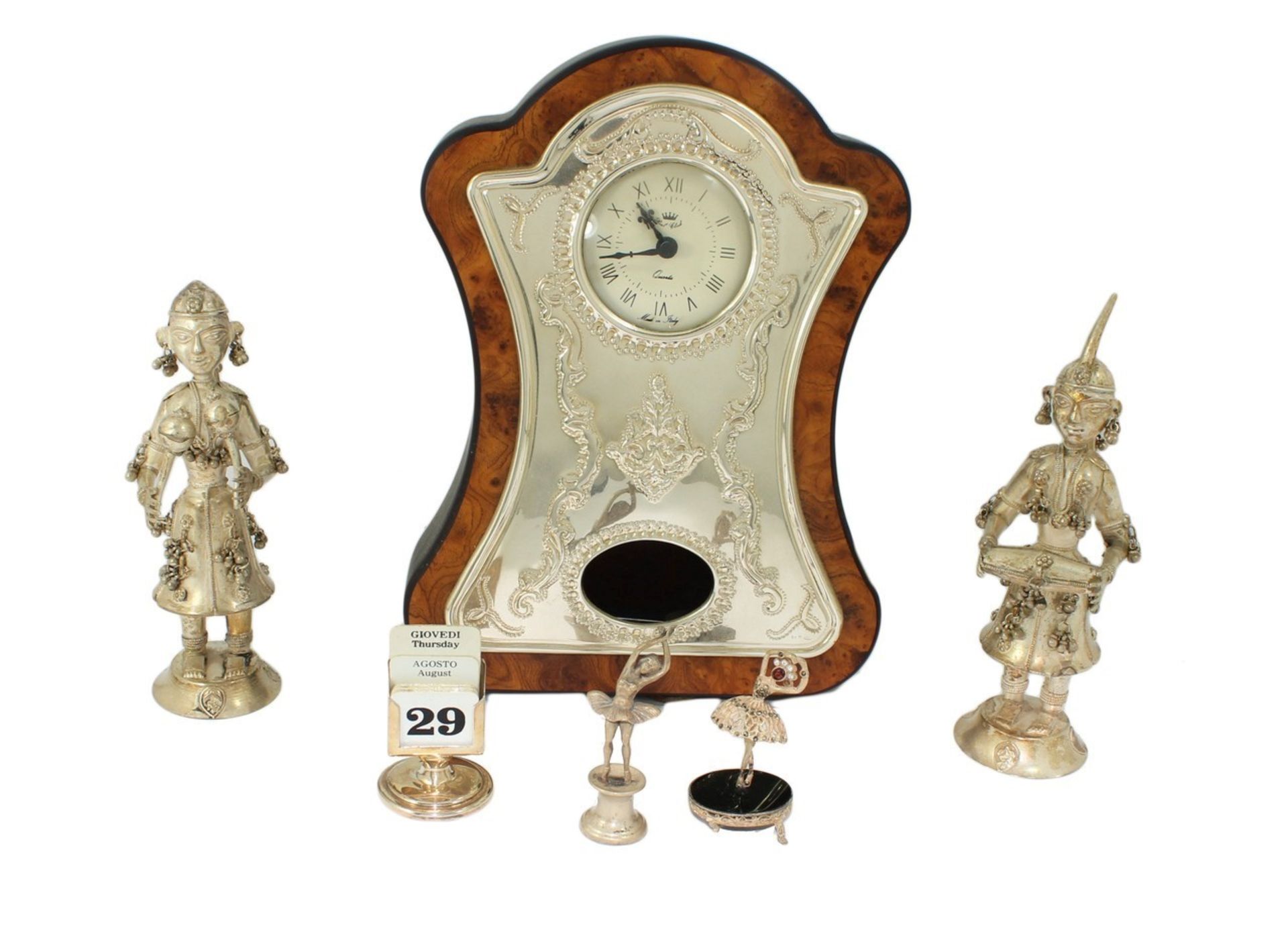 Lotto di un portafoto in argento, piccolo orologio a pendolo, quattro sculturine orientali, sette