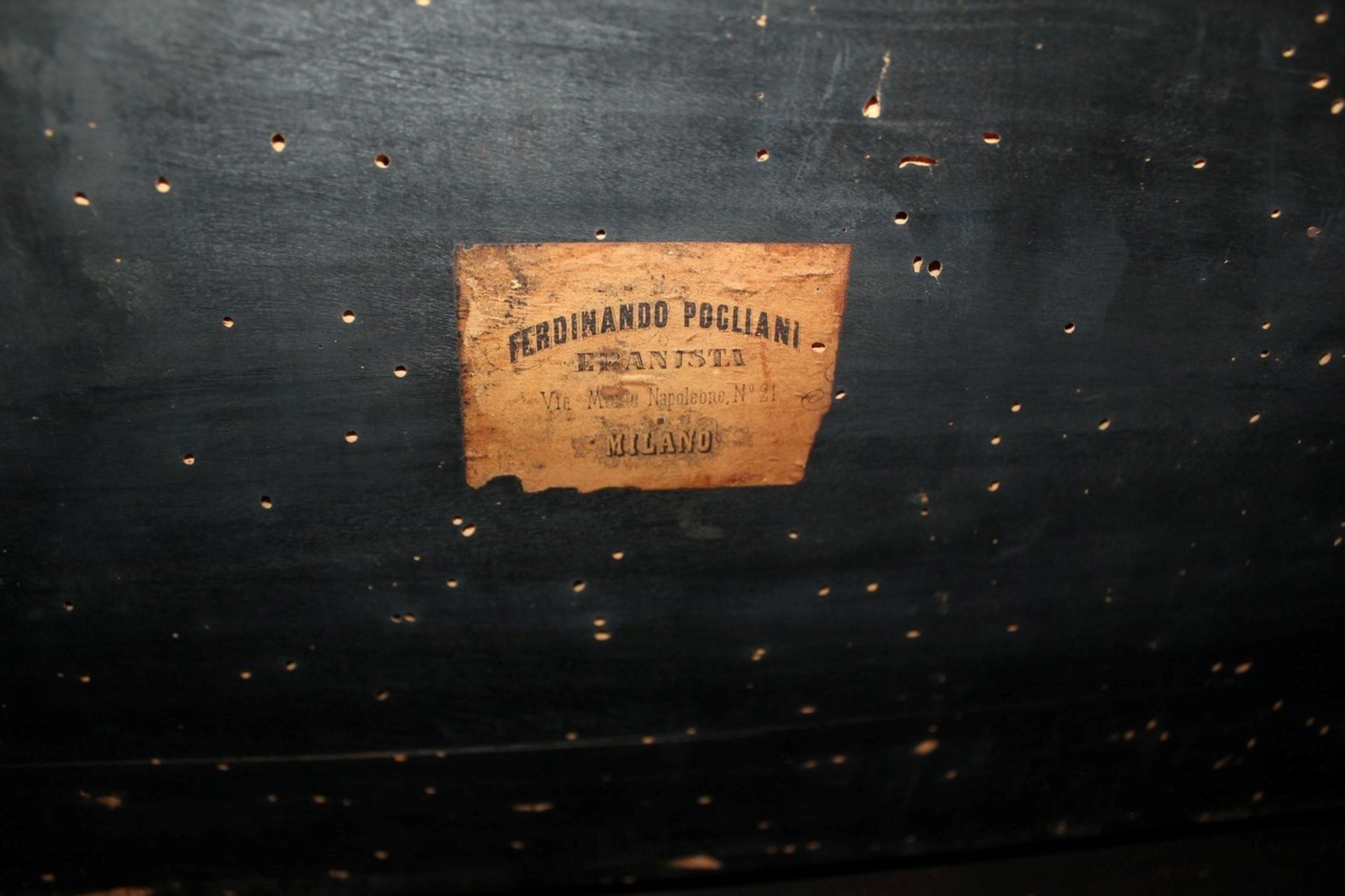 Antico scrittoietto con alzatina riccamente intarsiato, è presente un etichetta del famoso
