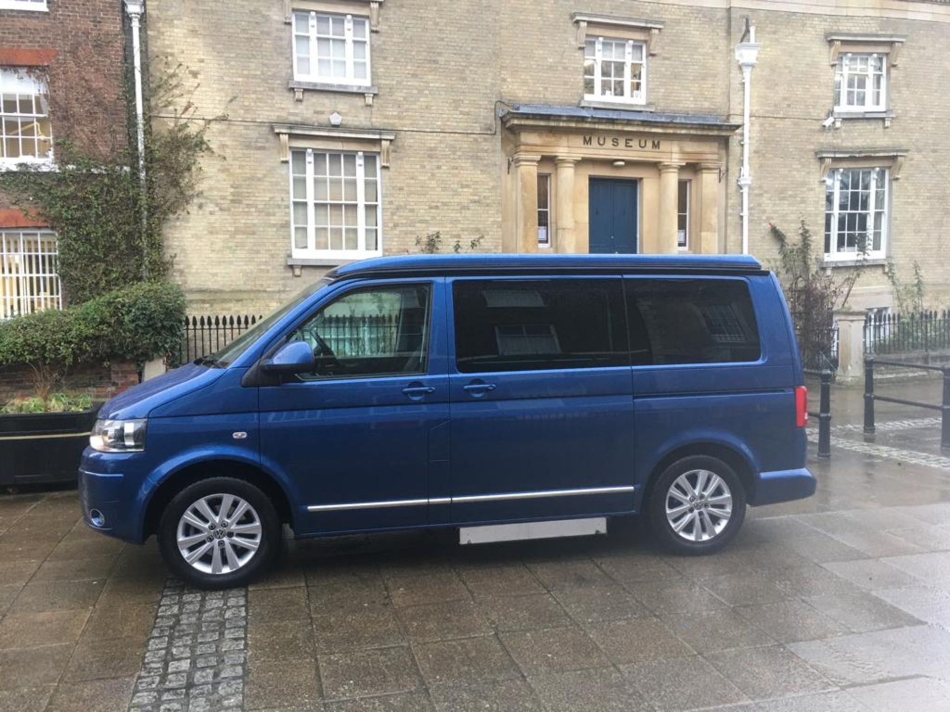 2015 VOLKSWAGEN CAMPERVAN DISABLED ACCESS (WAV) & PANORAMIC MODEL BY GM COACHES DEVON *POP TOP ROOF* - Image 18 of 54