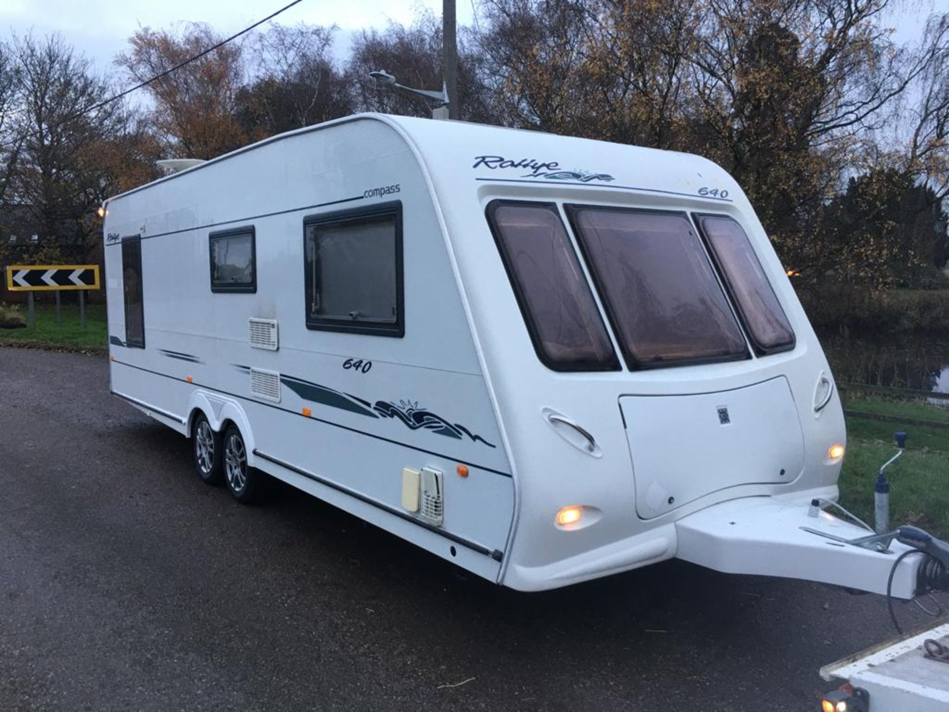 2005 RALLY COMPASS 640 TWIN AXLE 4 BERTH TOURING CARAVAN