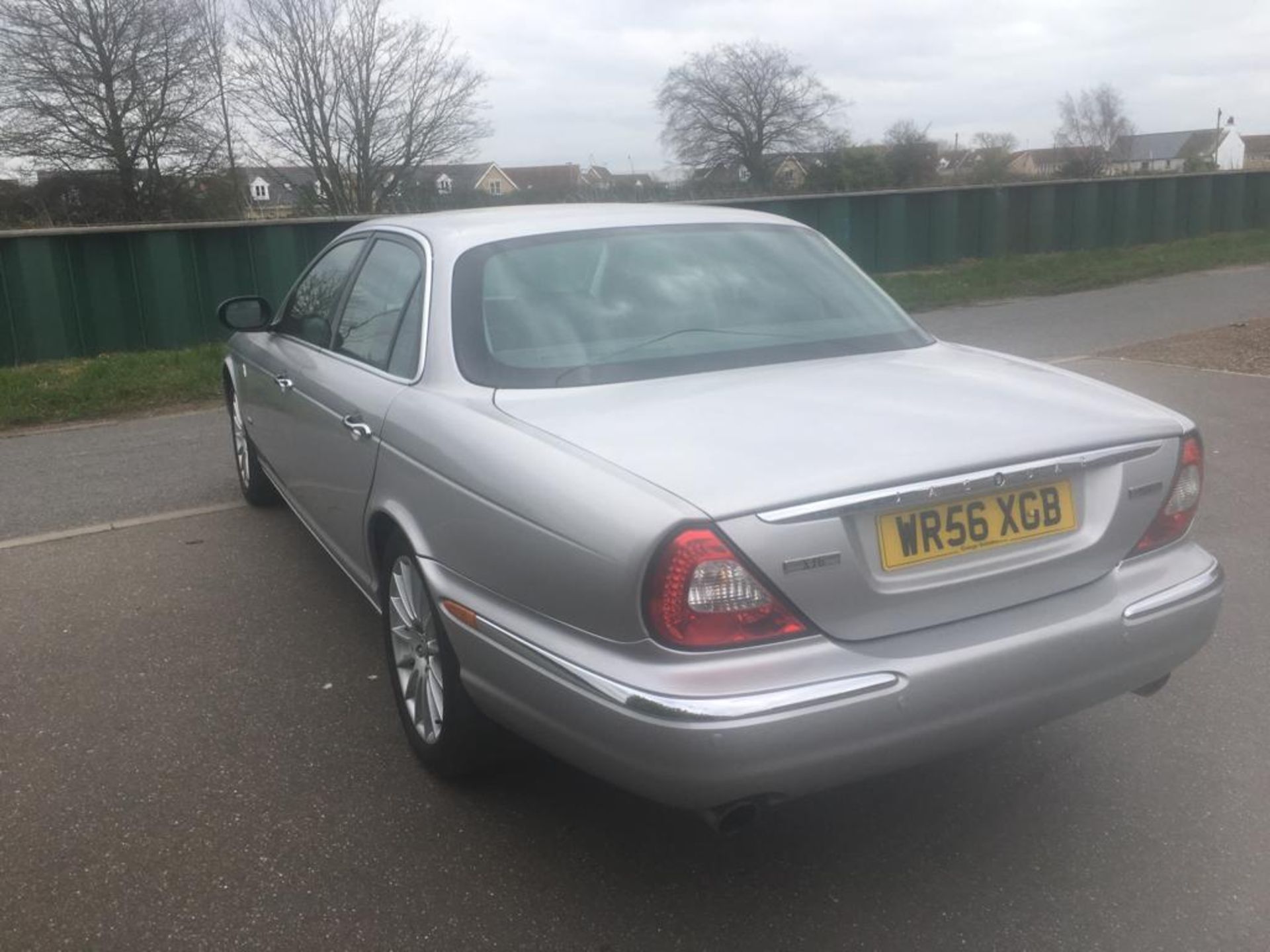 REG 56 2006 JAGUAR XJ EXECUTIVE TDVI AUTO LOG BOOOK PRESENT  MILEAGE 122,362 MOT TILL MAY 2019 SAT - Image 7 of 14