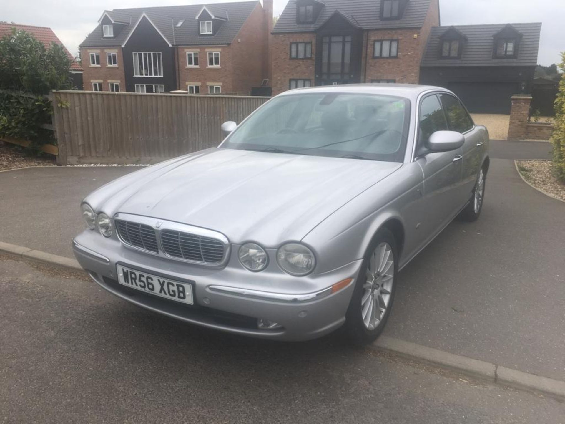 REG 56 2006 JAGUAR XJ EXECUTIVE TDVI AUTO LOG BOOOK PRESENT  MILEAGE 122,362 MOT TILL MAY 2019 SAT - Image 2 of 14