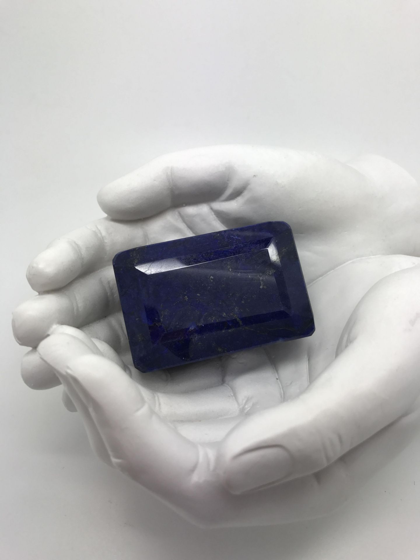 431.80CT SAPPHIRE - Image 2 of 3