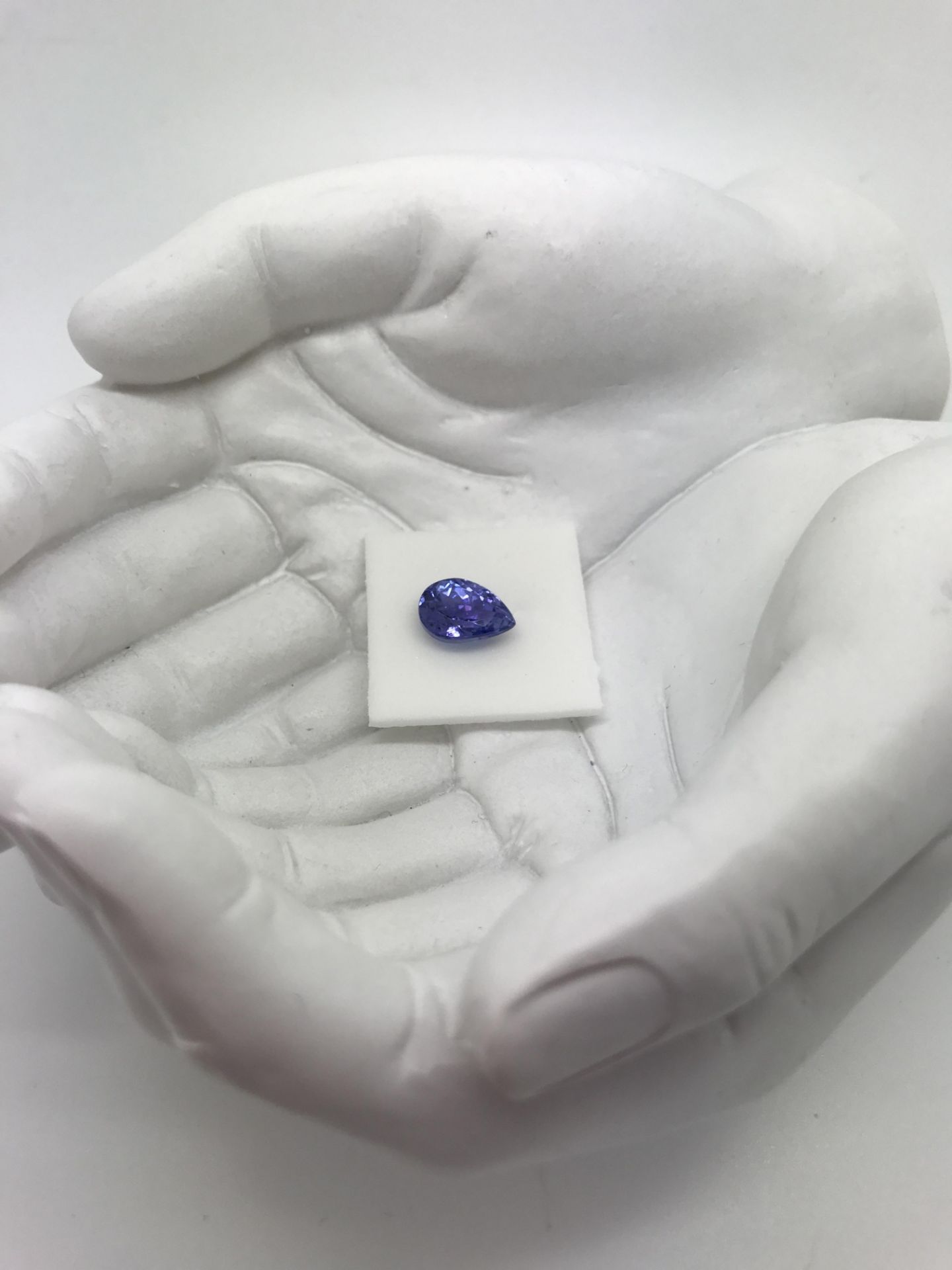 3.56CT NATURAL TANZANITE GIL CERTIFIED - Image 2 of 3