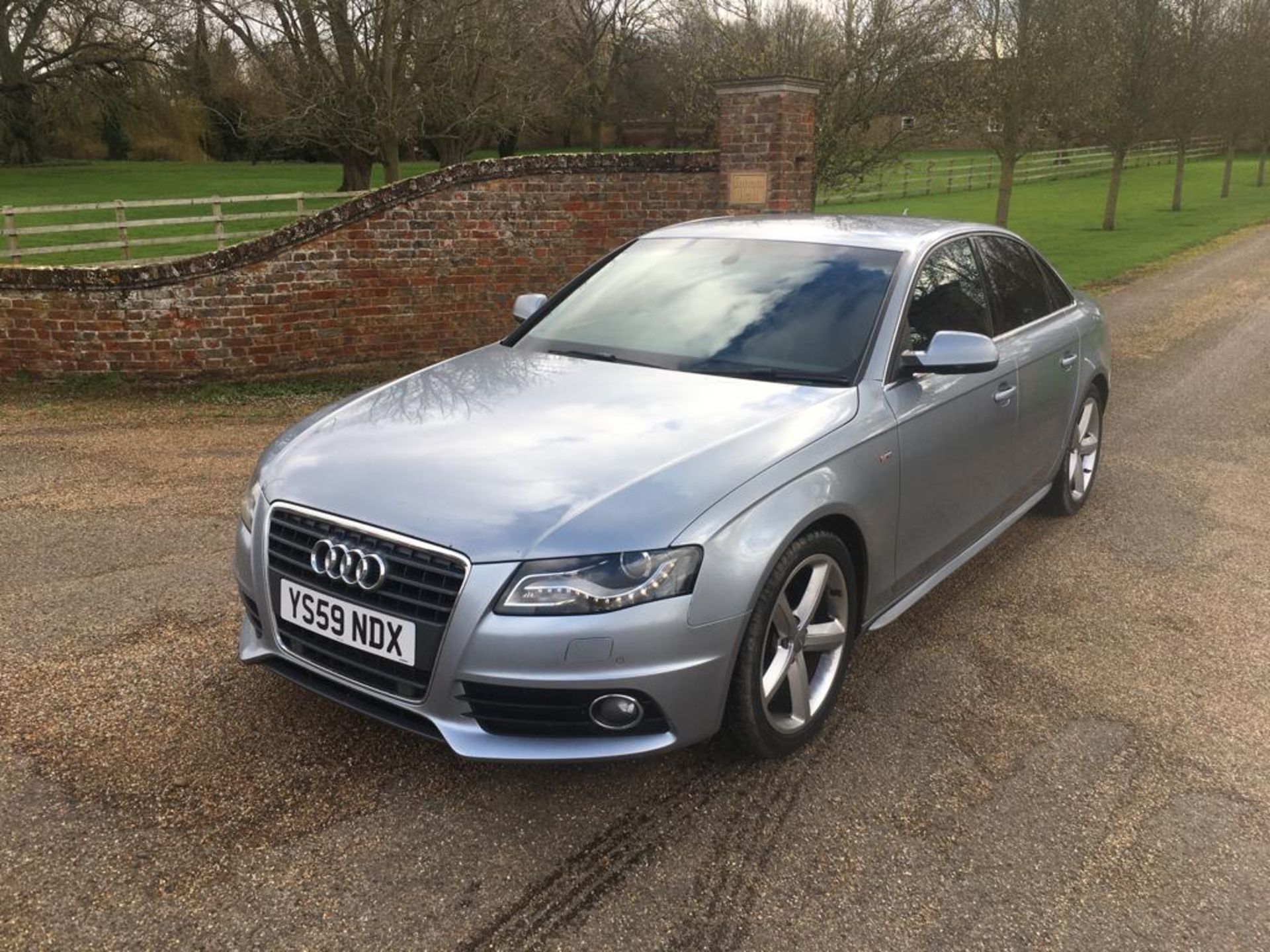 2010 AUDI A4 2.0 TDI SALOON - Image 4 of 17