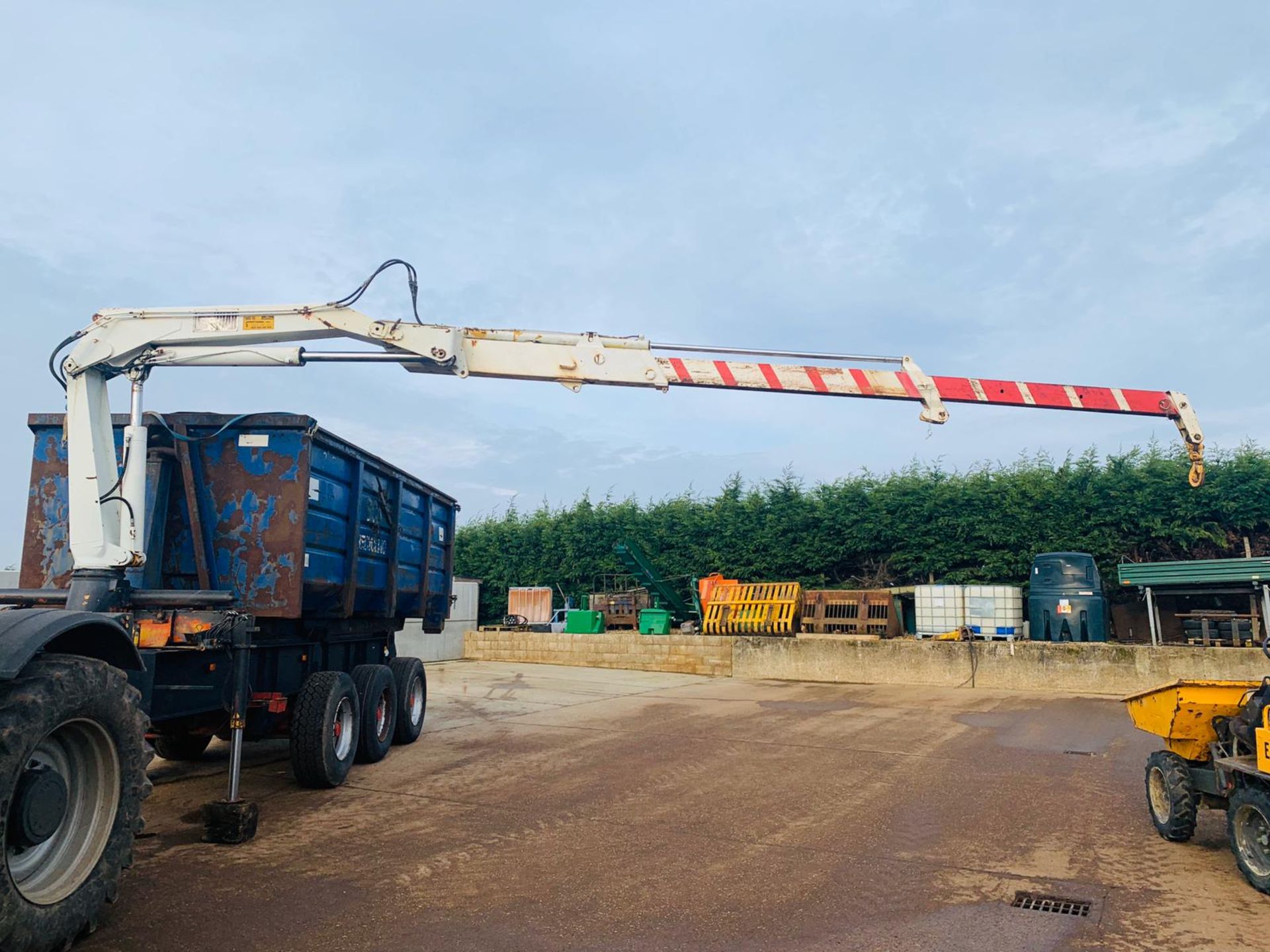 20 TON HOOK LOADER TRAILER WITH BIN AND CRANE - Image 9 of 14