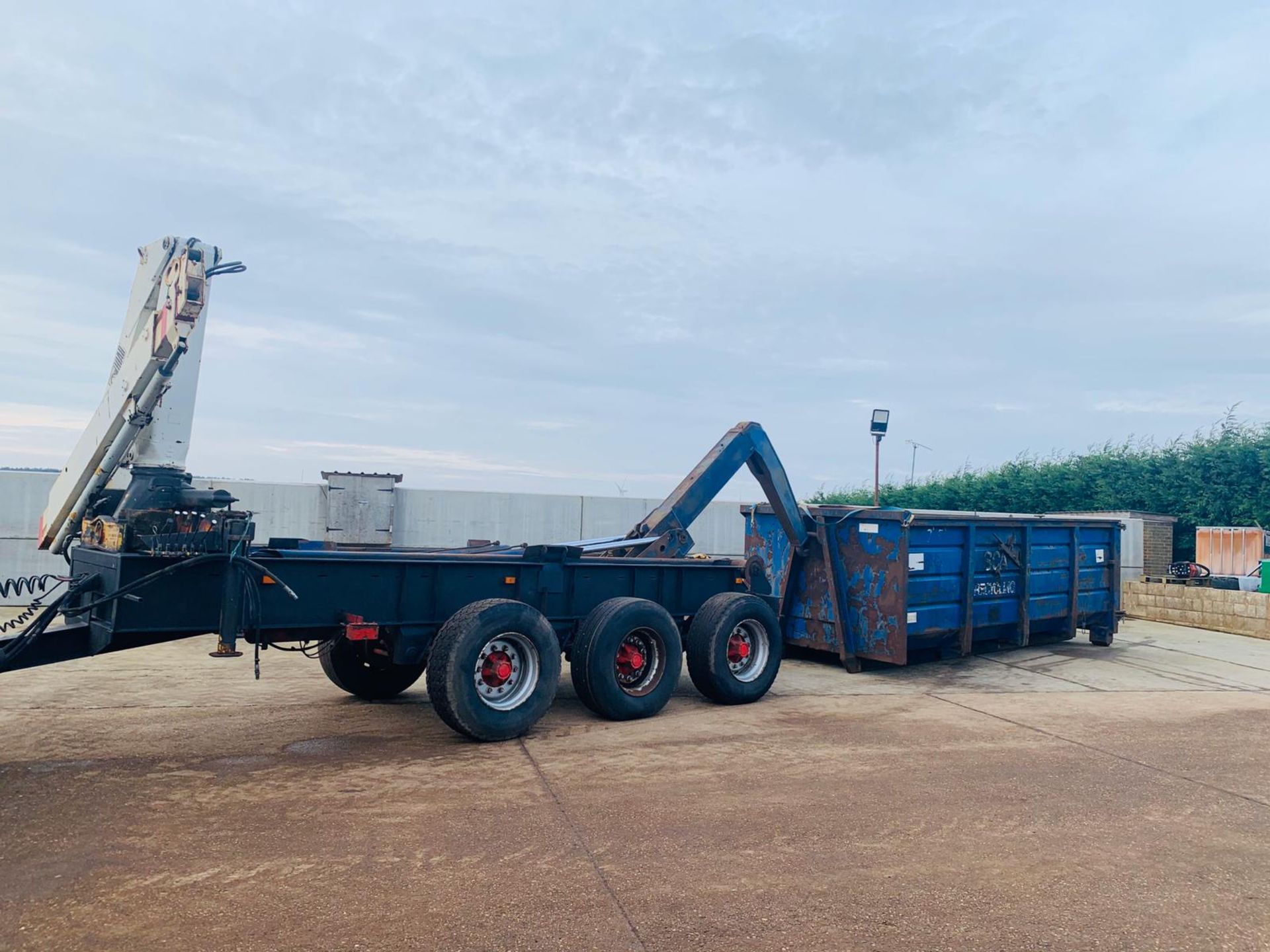 20 TON HOOK LOADER TRAILER WITH BIN AND CRANE