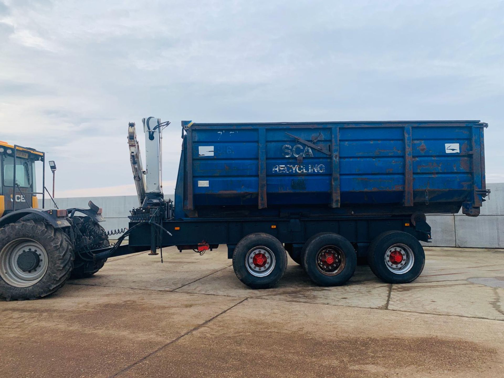 20 TON HOOK LOADER TRAILER WITH BIN AND CRANE - Image 6 of 14