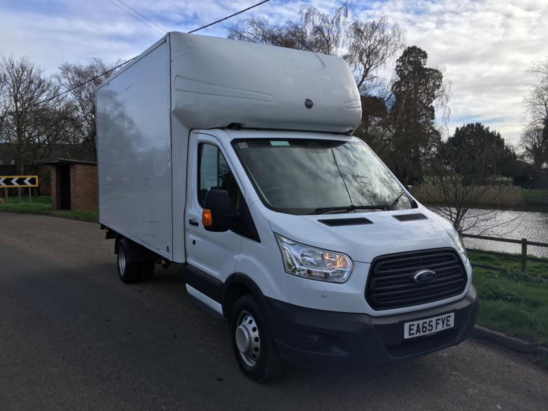 2015 FORD TRANSIT LUTON 350 VAN WITH TAIL LIFT **EURO5** - Image 2 of 19