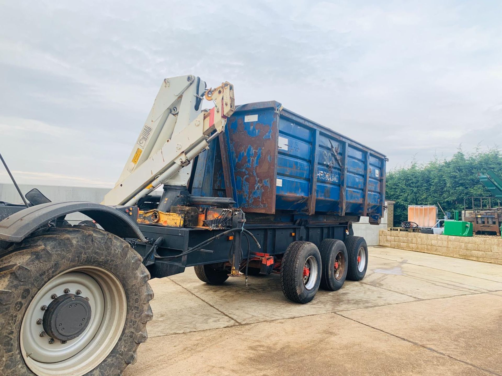 20 TON HOOK LOADER TRAILER WITH BIN AND CRANE - Image 12 of 14