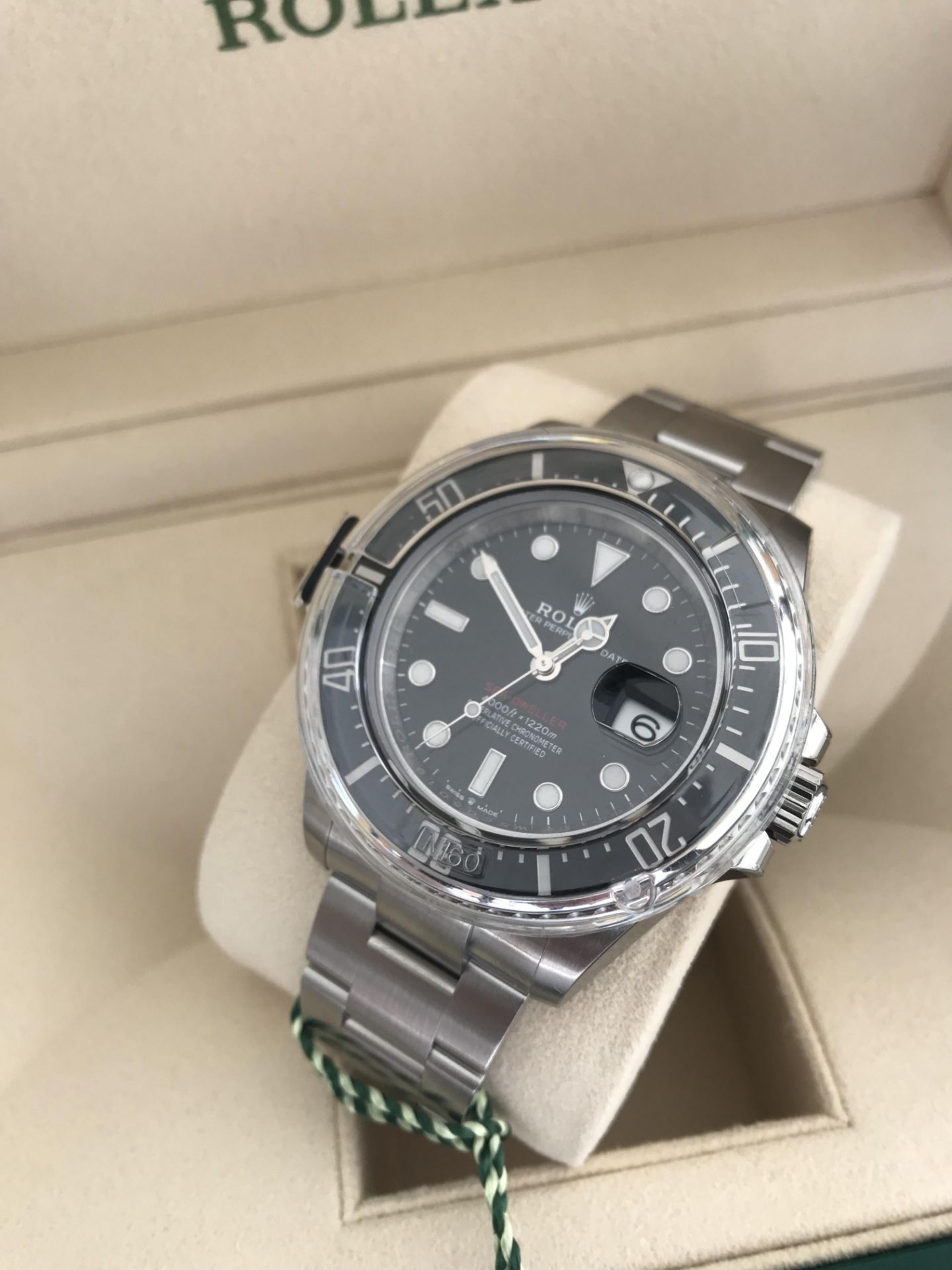 2020 ROLEX SEA-DWELLER 43 MM OYSTER STEEL WATCH 126600 50TH ANNIVERSARY - Image 5 of 15