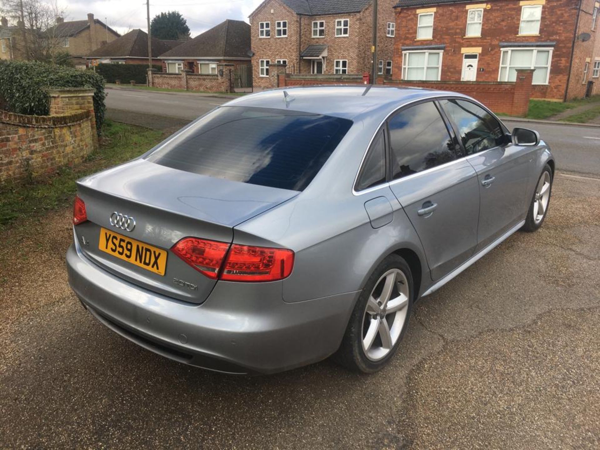 2010 AUDI A4 2.0 TDI SALOON - Image 5 of 17