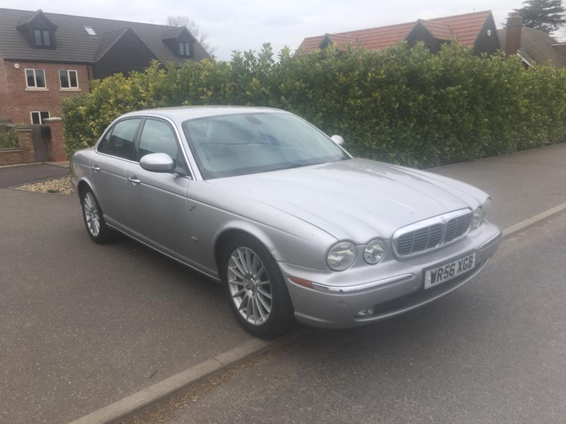 REG 56 2006 JAGUAR XJ EXECUTIVE TDVI AUTO LOG BOOOK PRESENT MILEAGE 122,362 MOT TILL MAY 2019 SAT