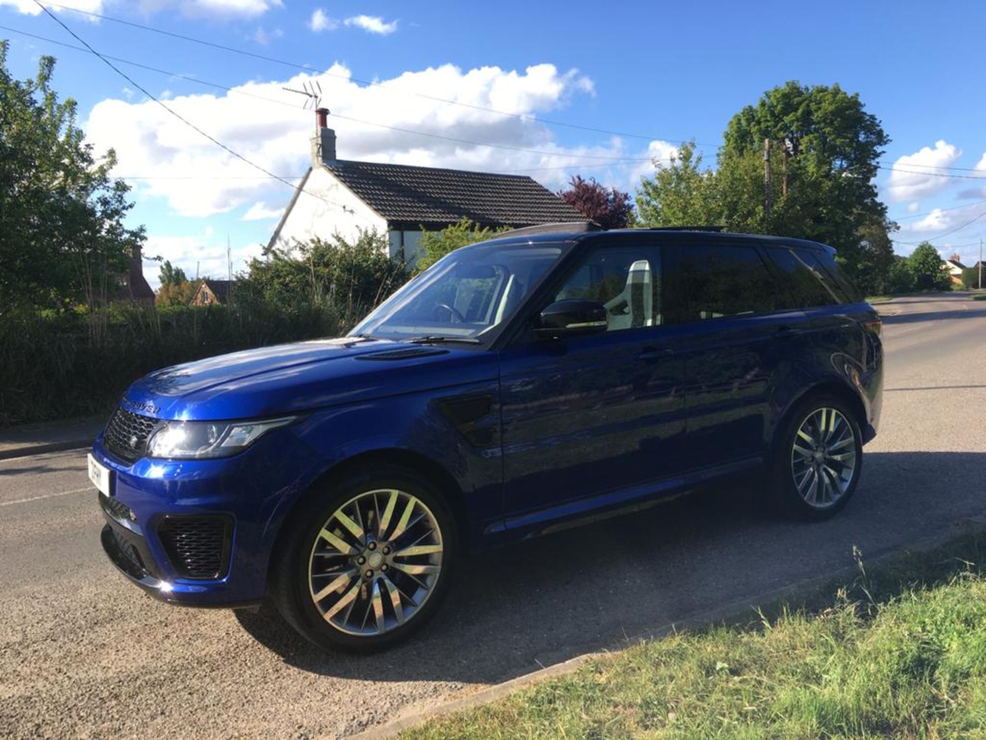 2015 RANGE ROVER SPORT SVR AUTO **ONE OWNER FROM NEW**10% BUYERS PREMIUM** - Image 6 of 32