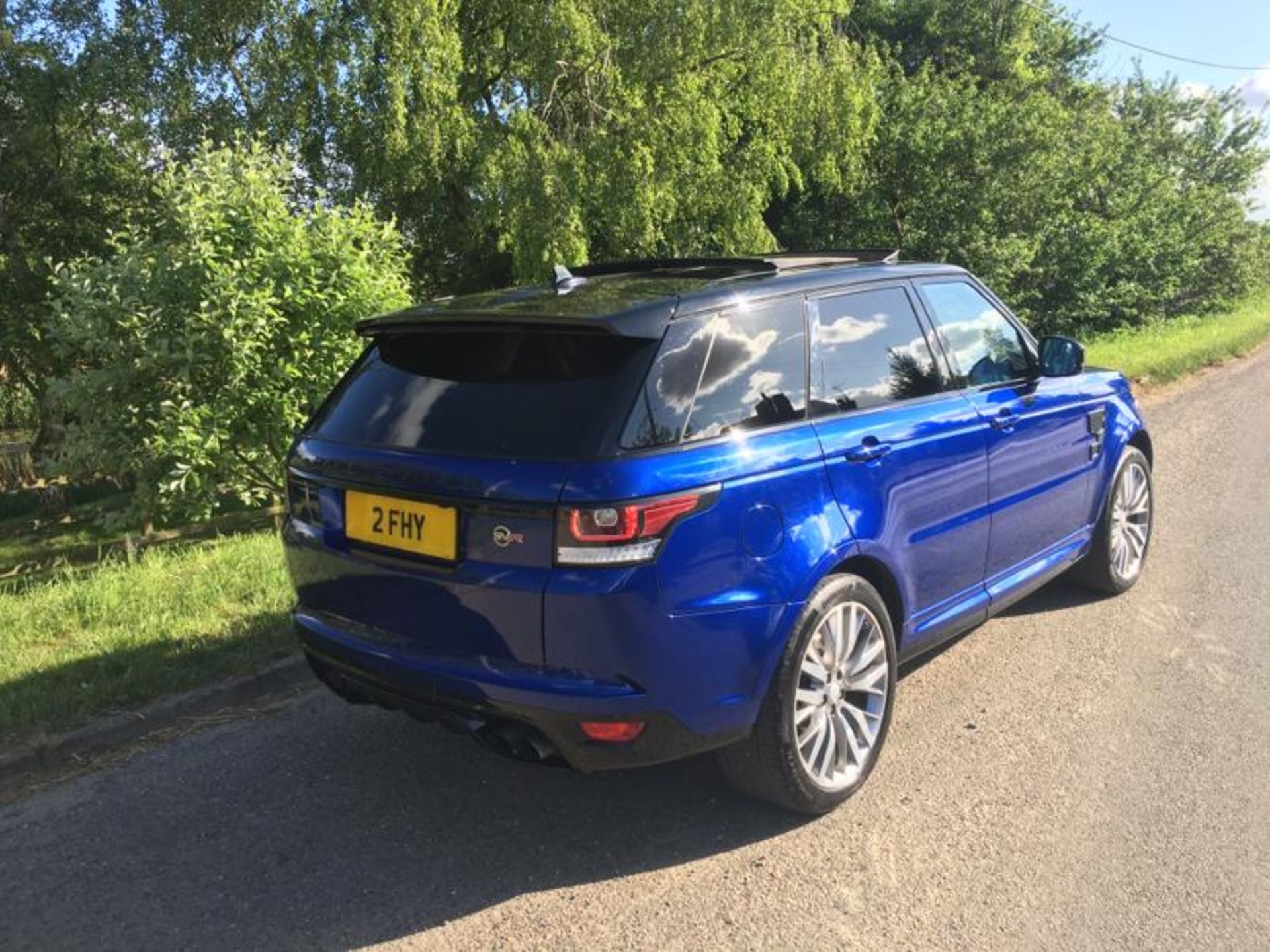 2015 RANGE ROVER SPORT SVR AUTO **ONE OWNER FROM NEW**10% BUYERS PREMIUM** - Image 11 of 32